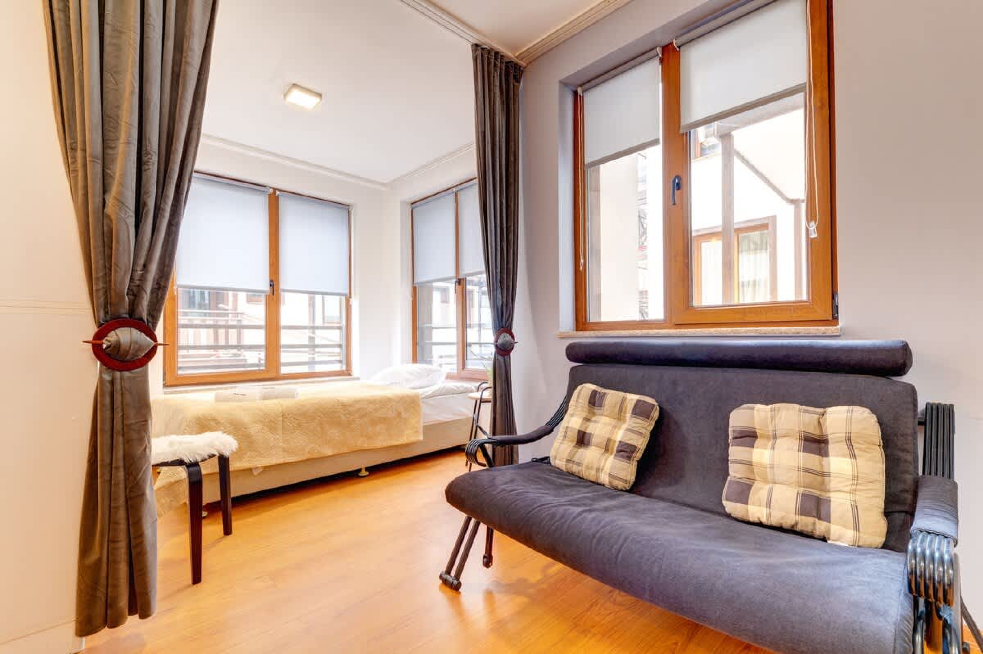 Scoutaround White Logo