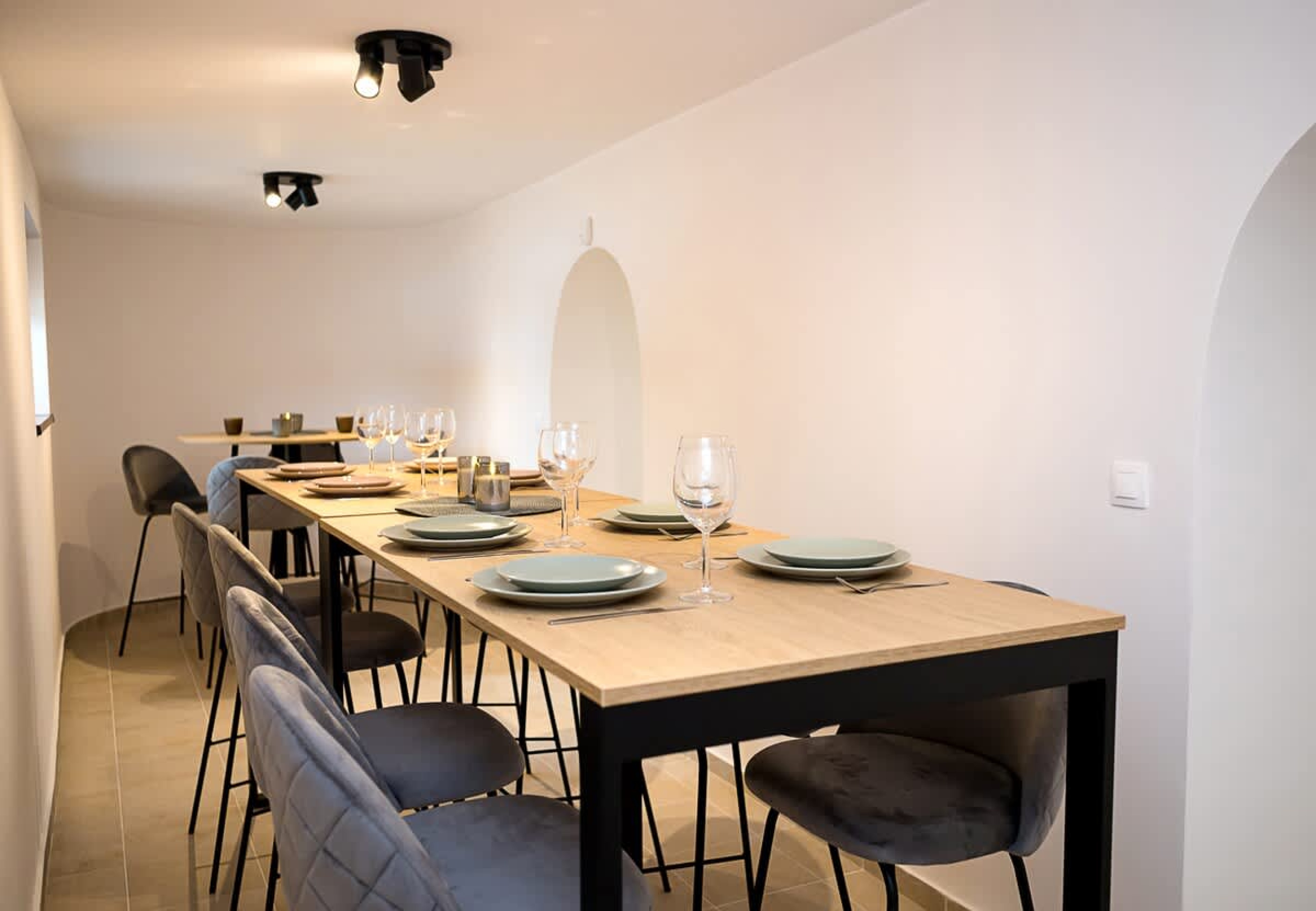 Scoutaround White Logo