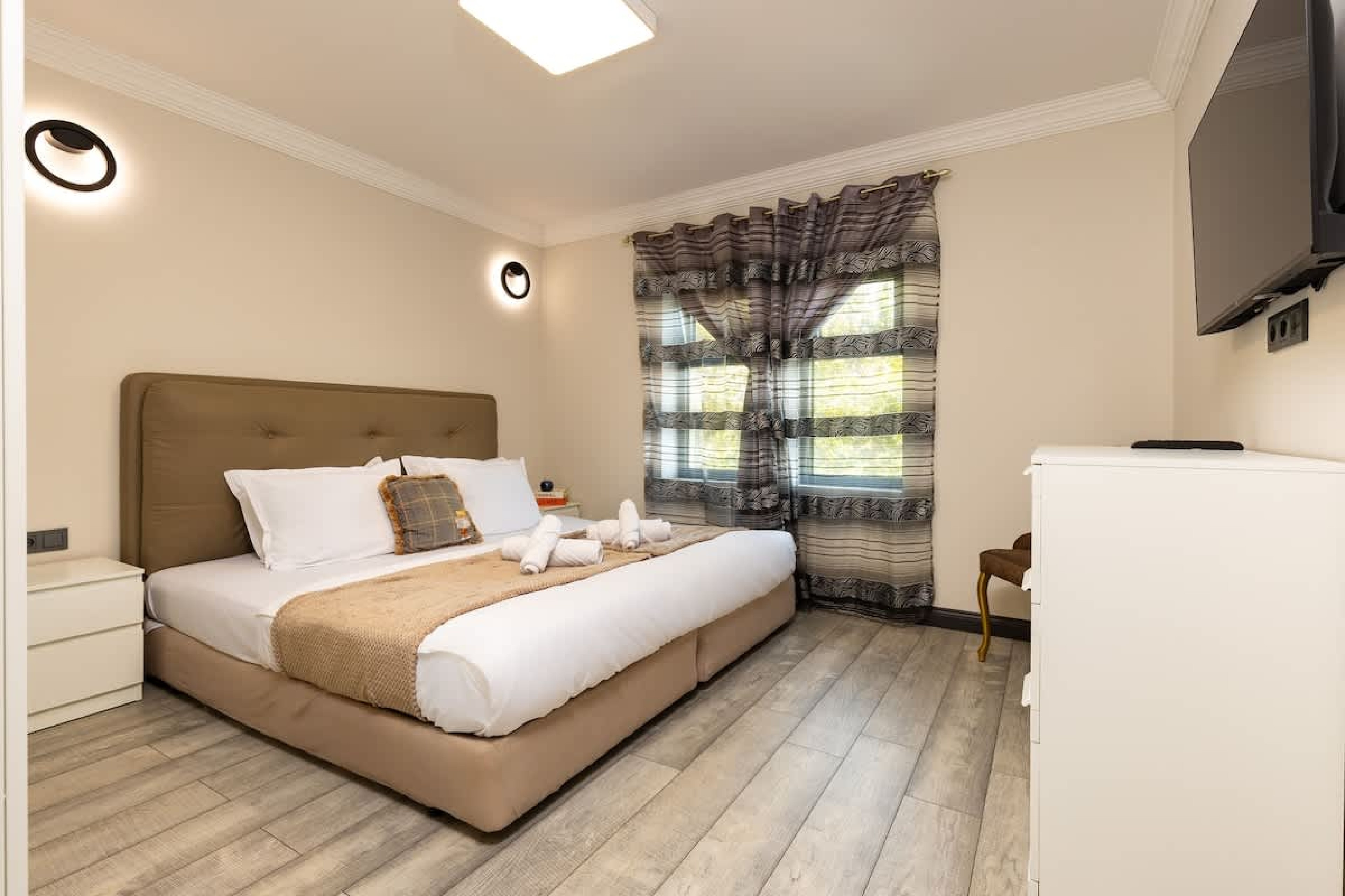 Scoutaround White Logo