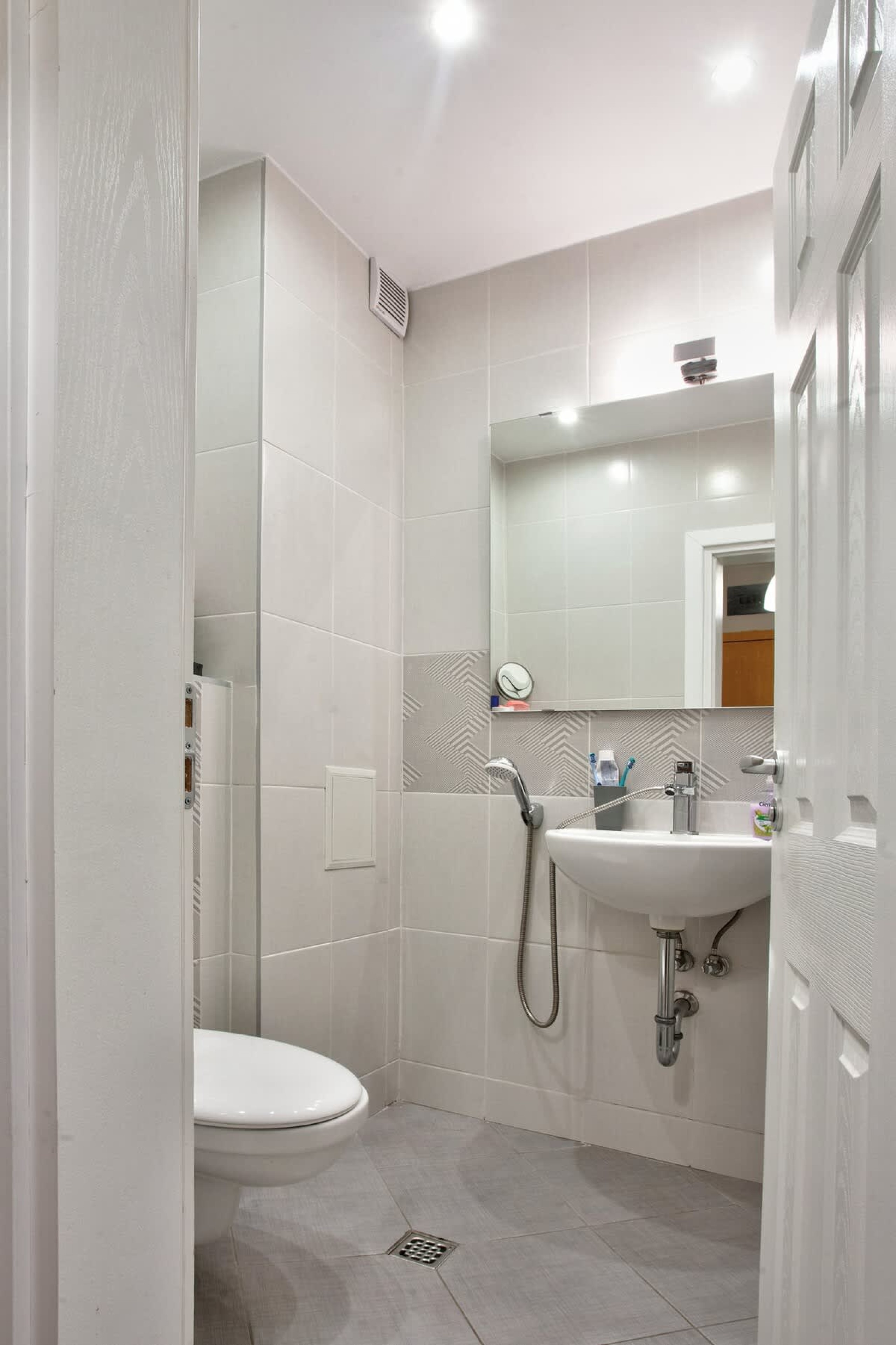 Scoutaround White Logo