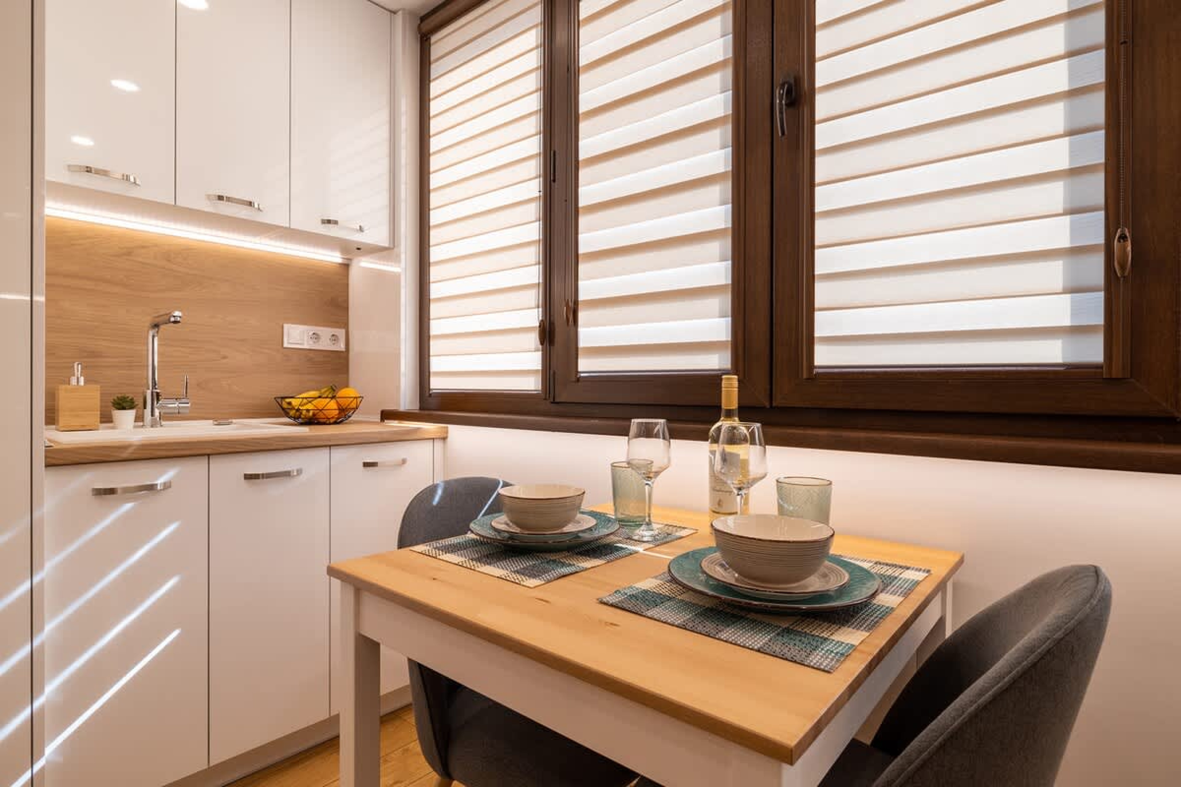 Scoutaround White Logo