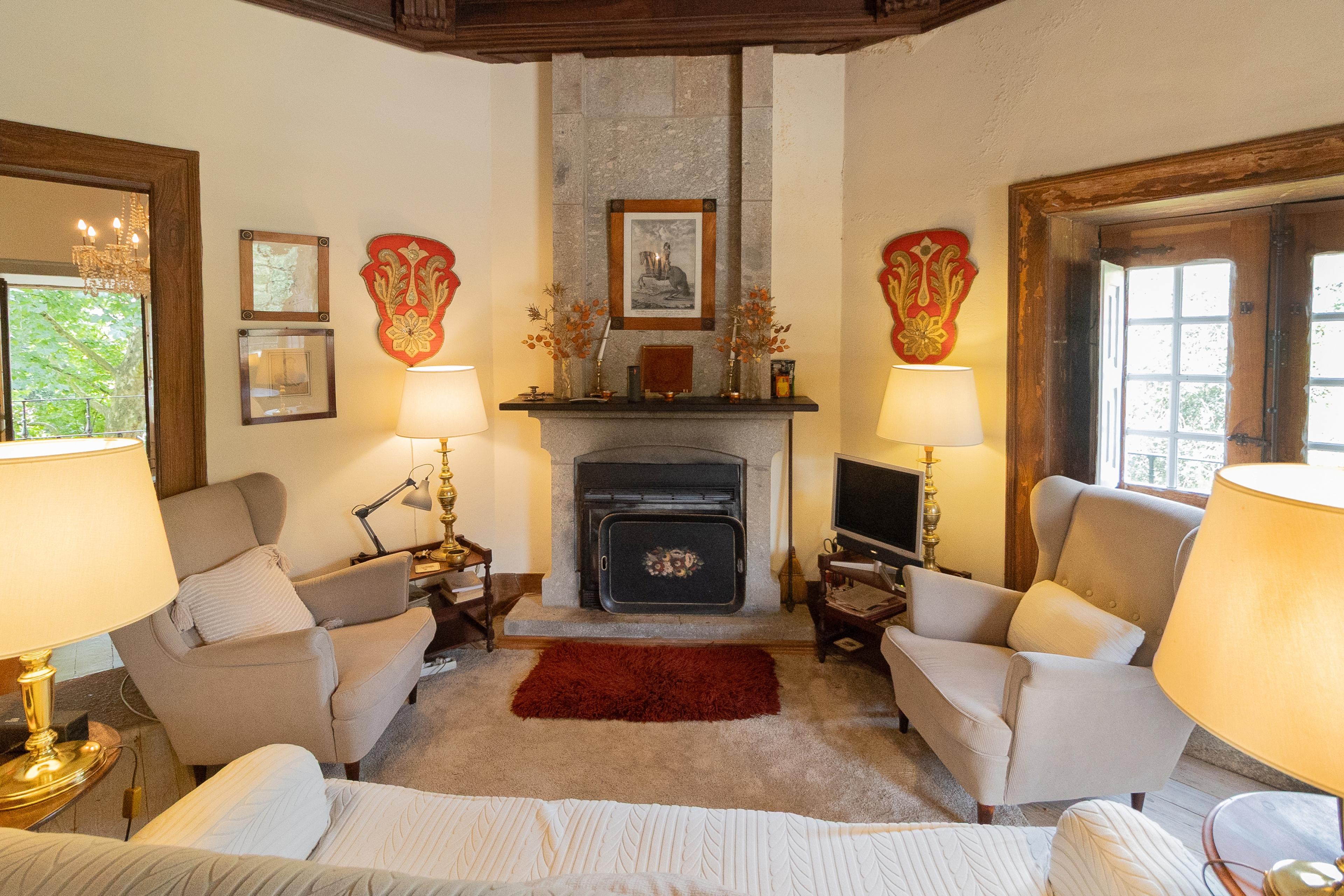 Principal reception / living room