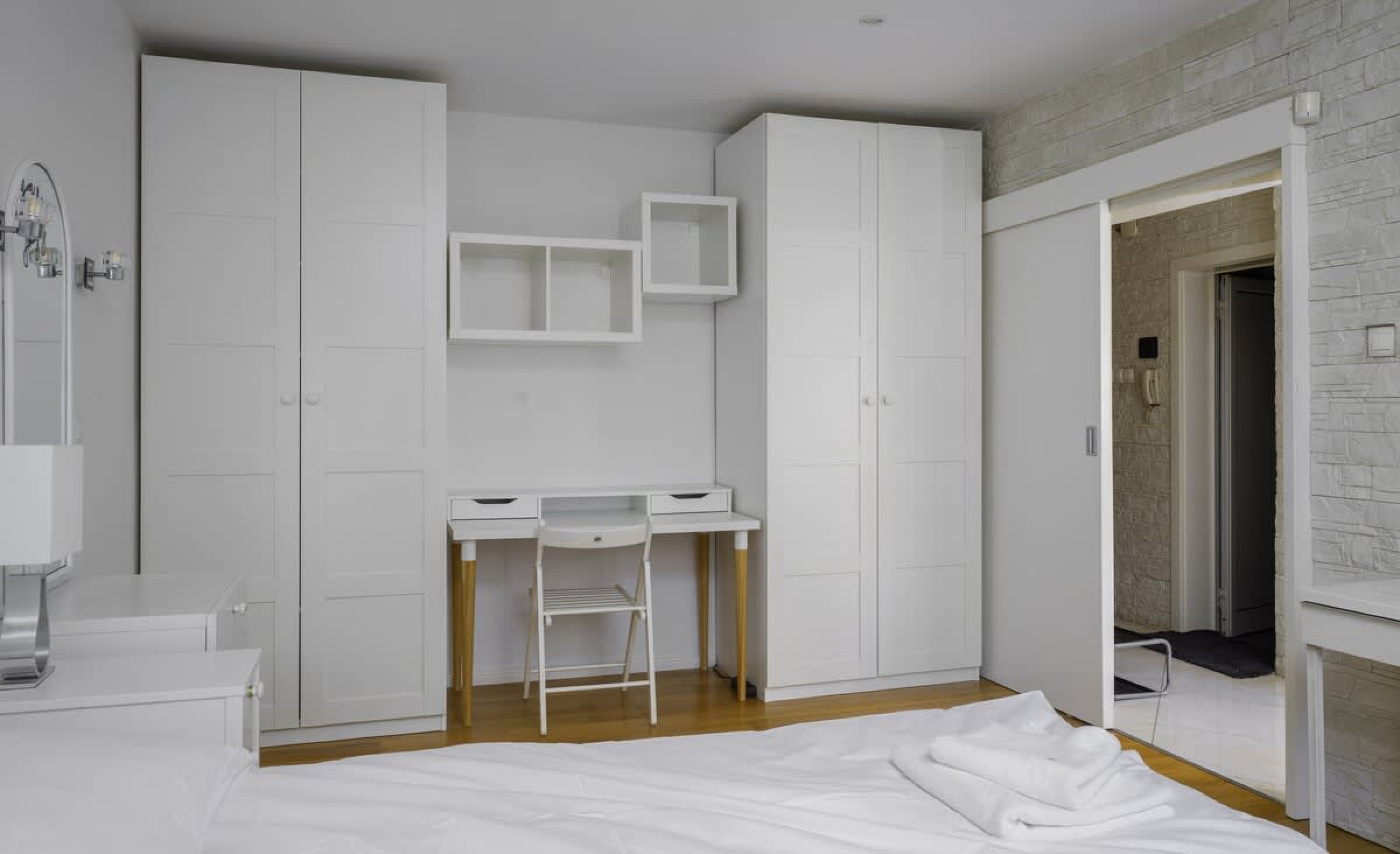 Scoutaround White Logo