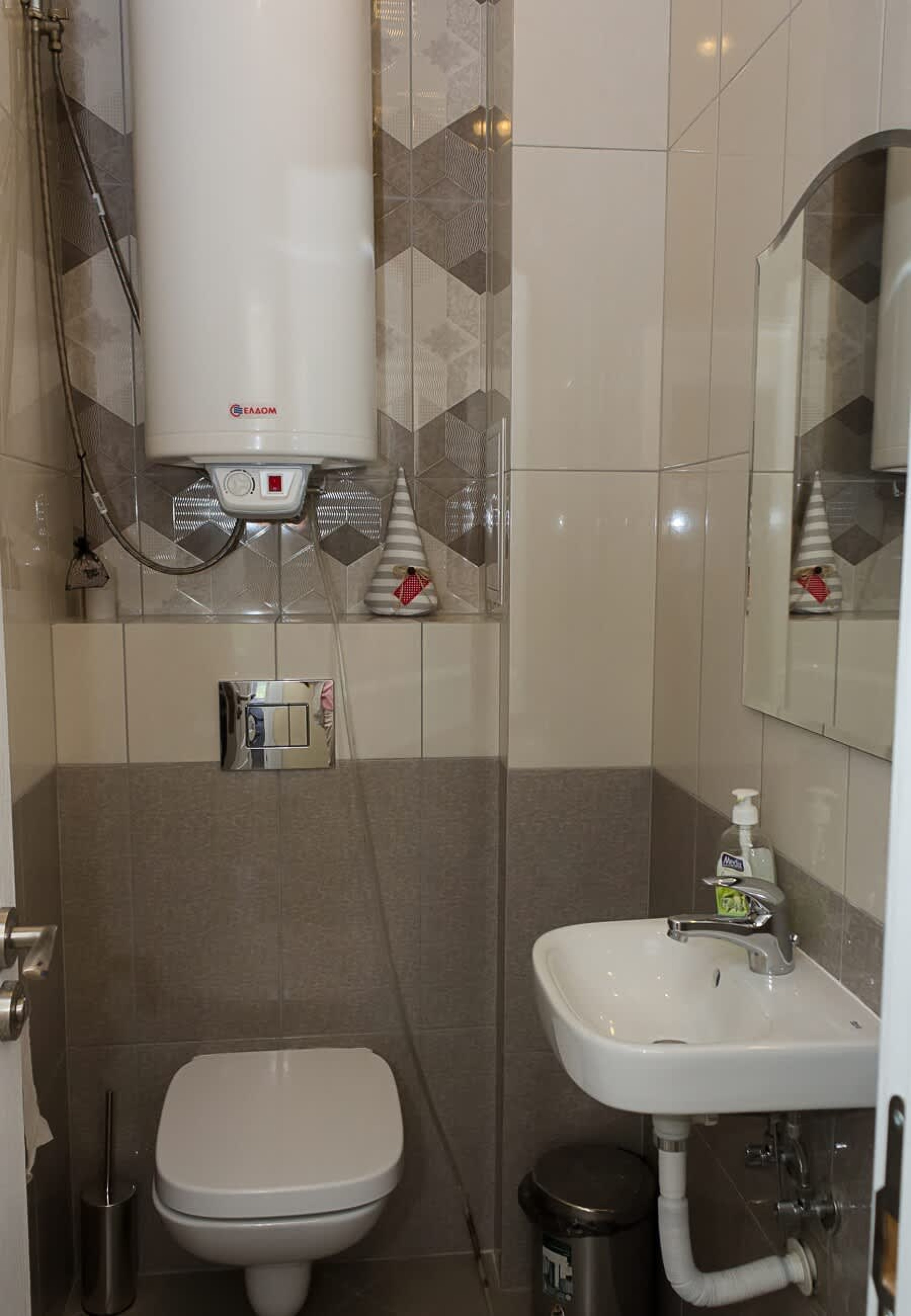 Scoutaround White Logo