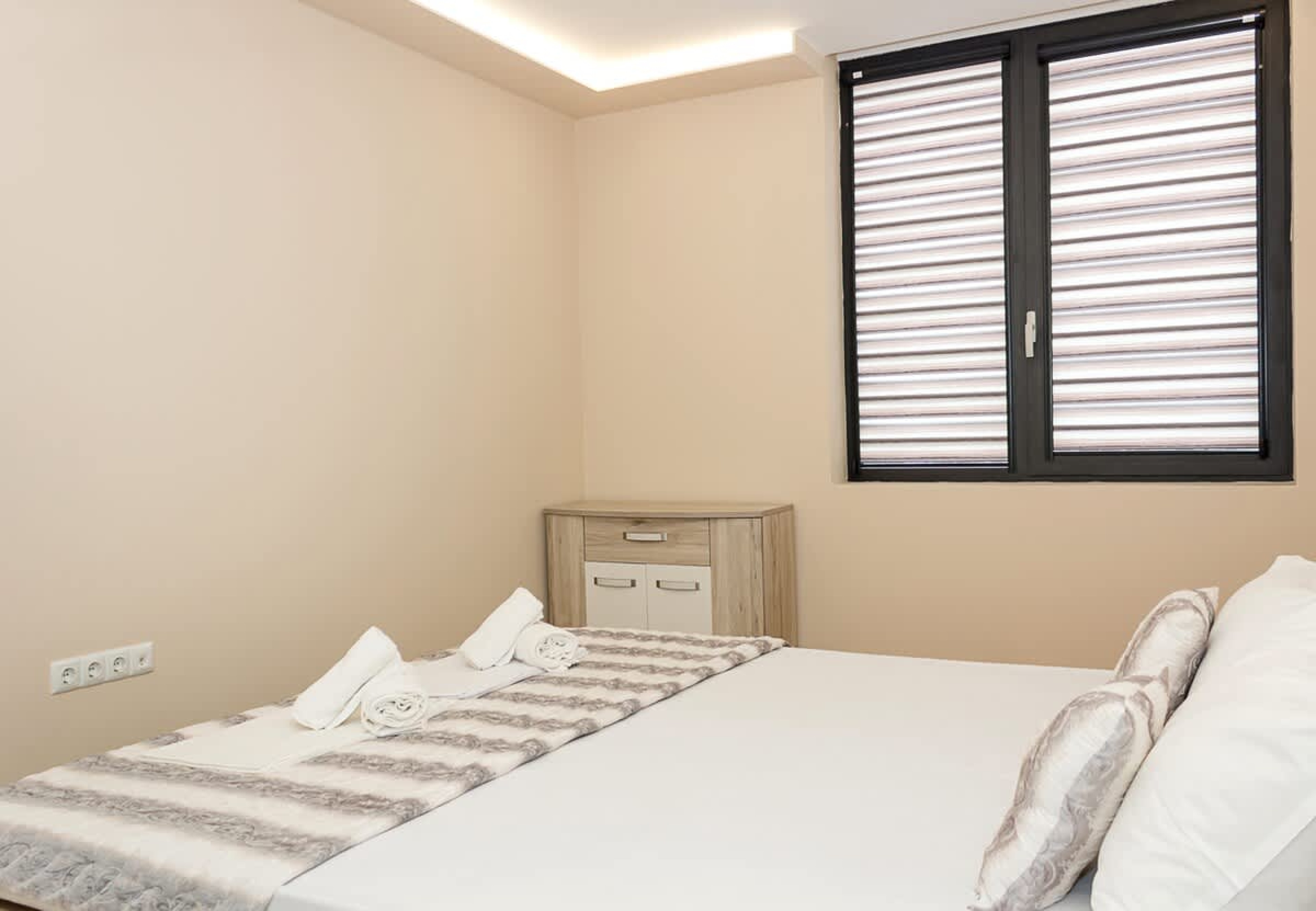 Scoutaround White Logo