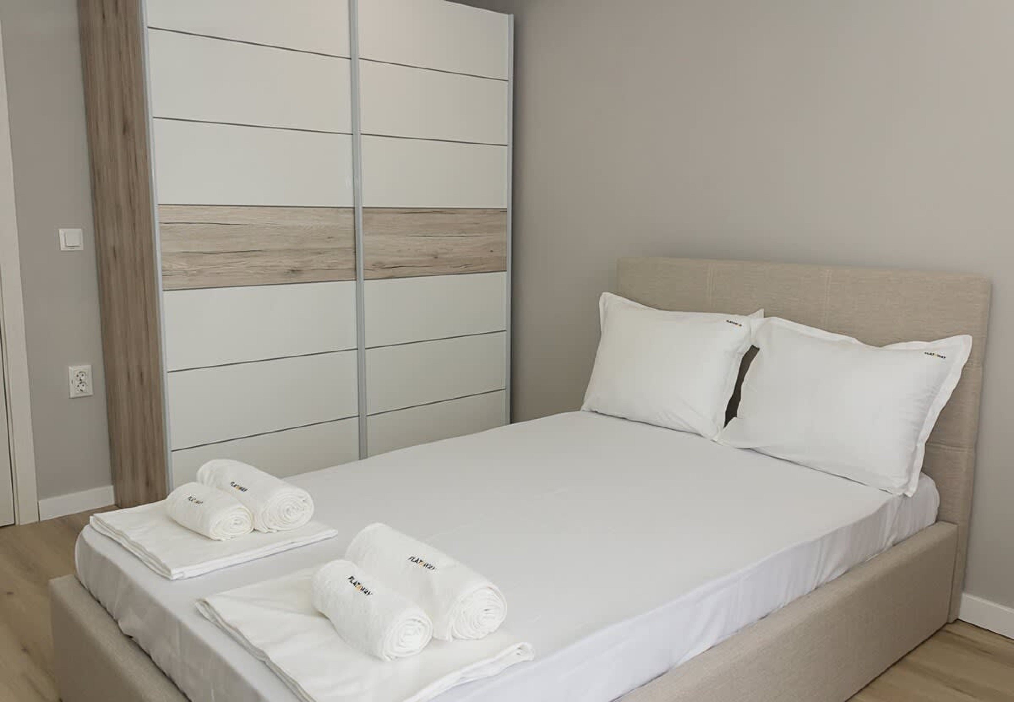 Scoutaround White Logo