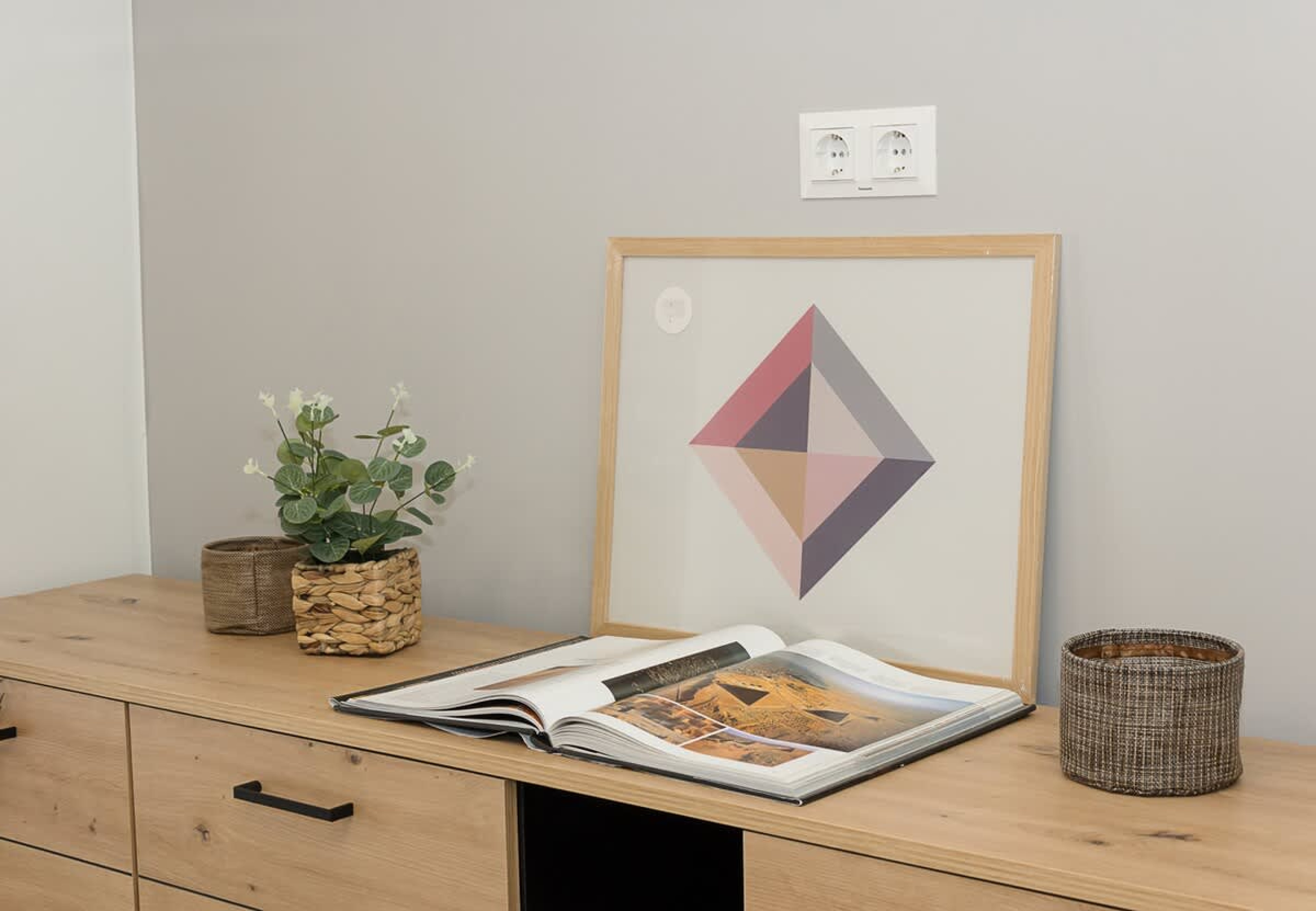 Scoutaround White Logo