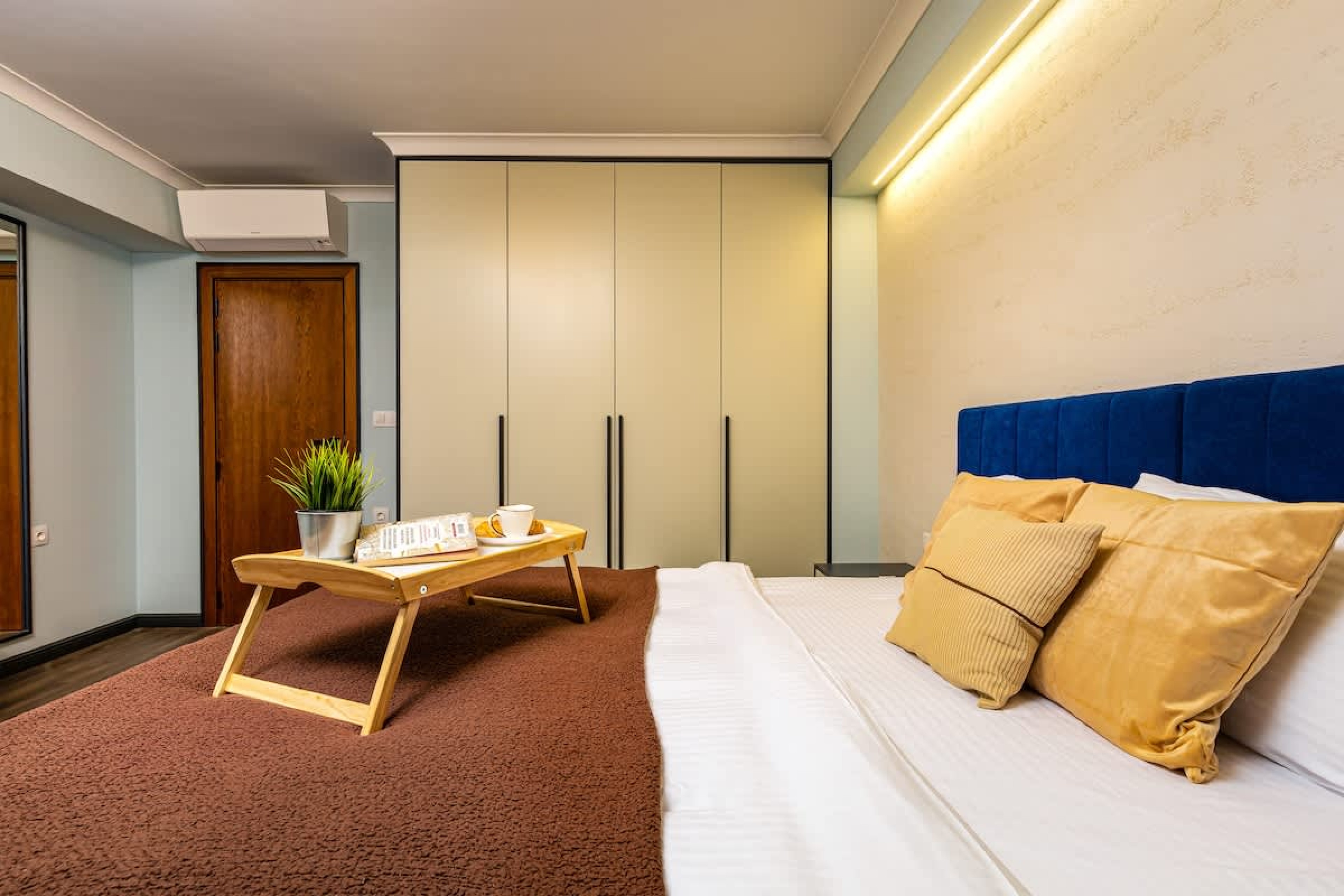 Scoutaround White Logo