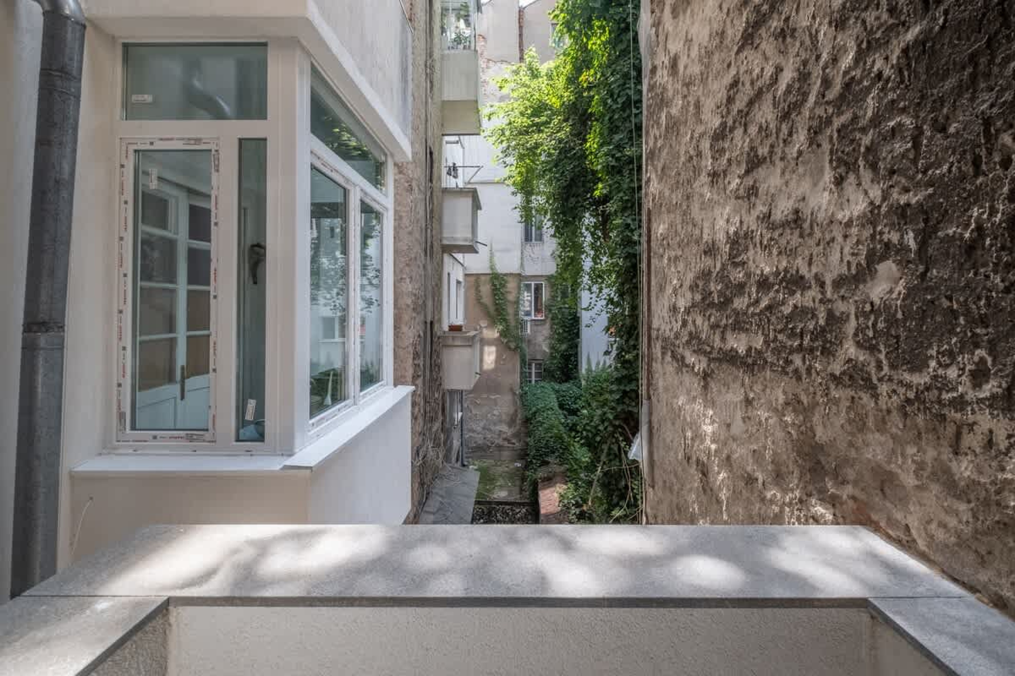 Scoutaround White Logo