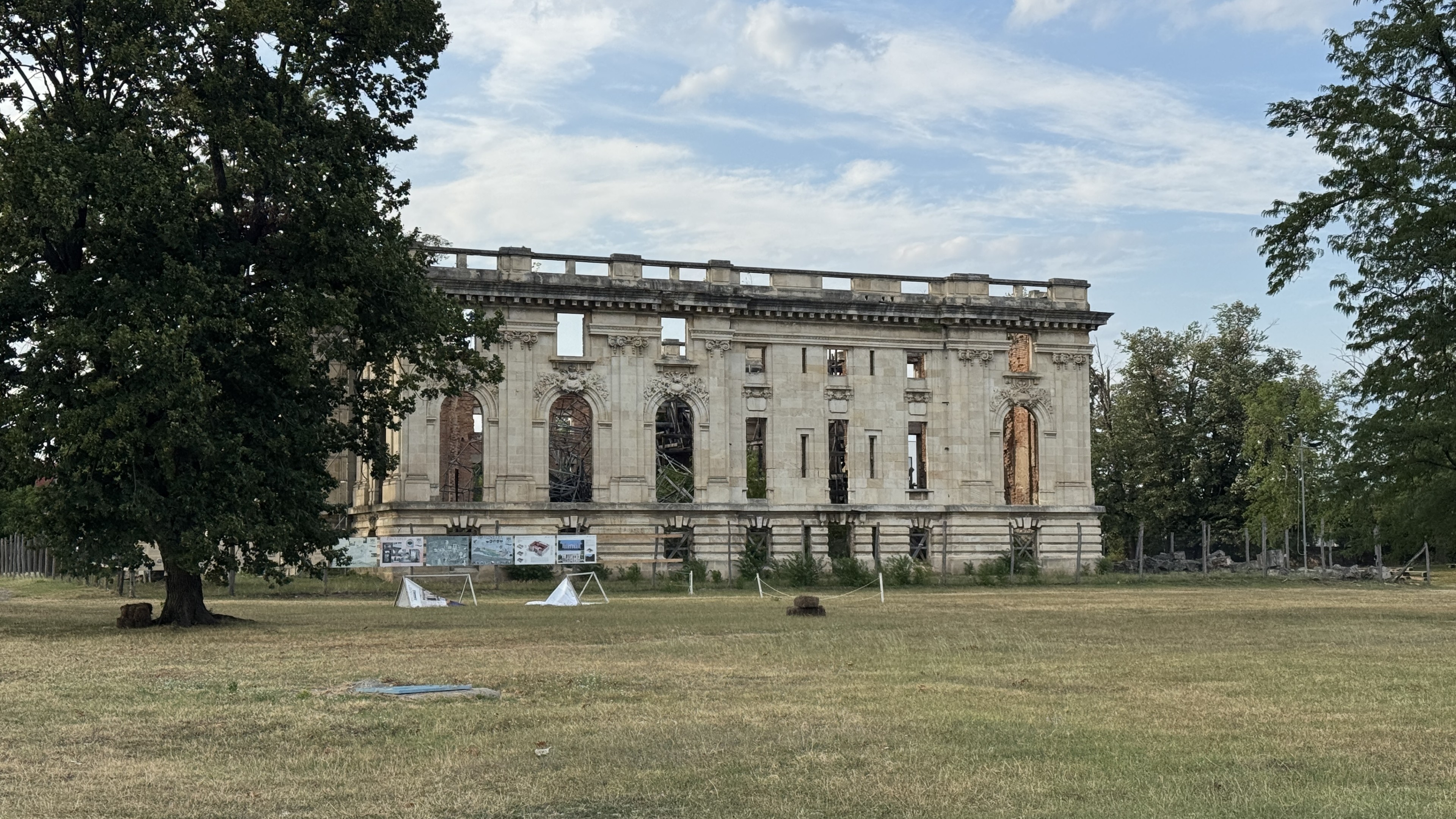 Scoutaround White Logo