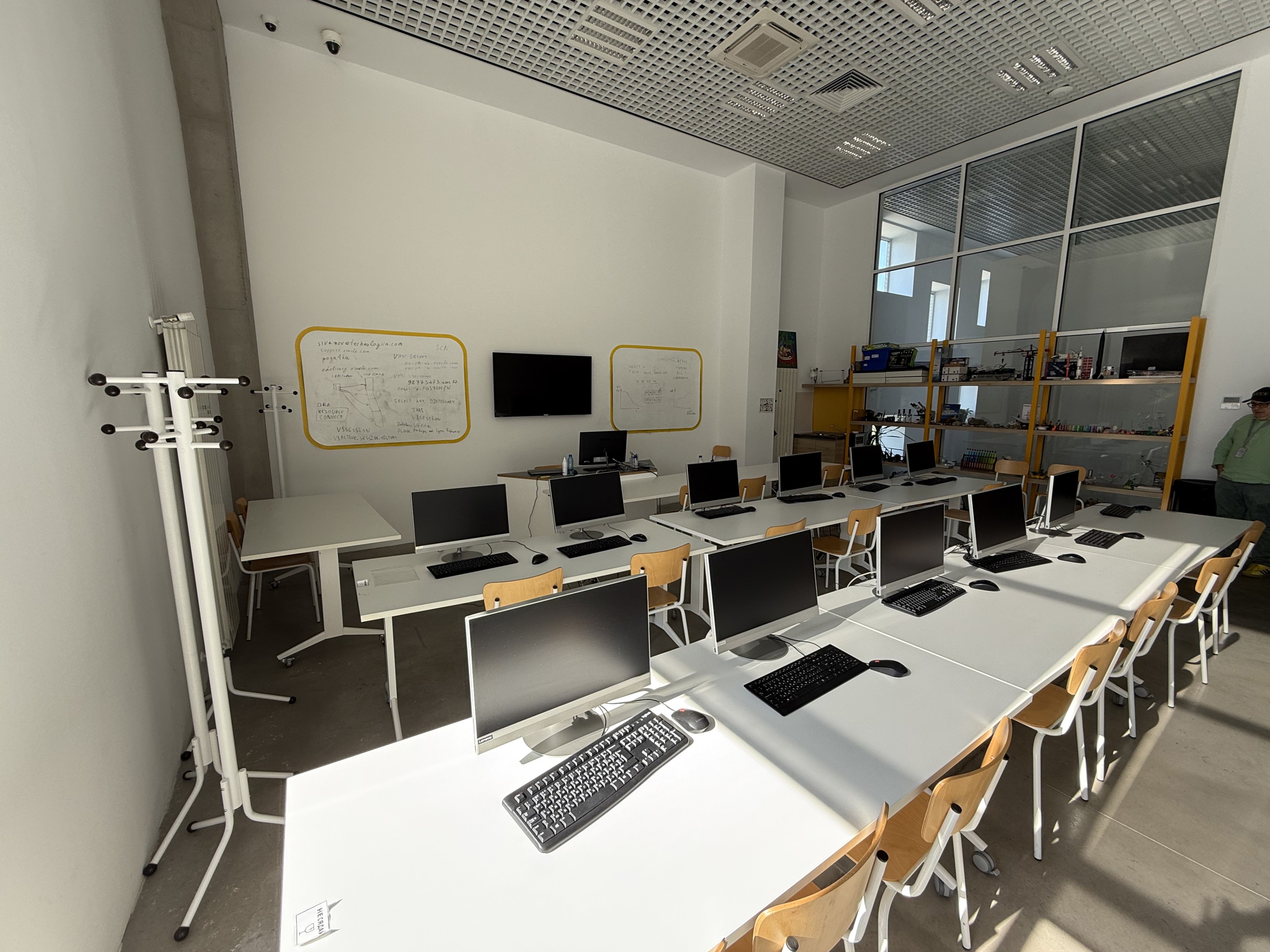 Scoutaround White Logo