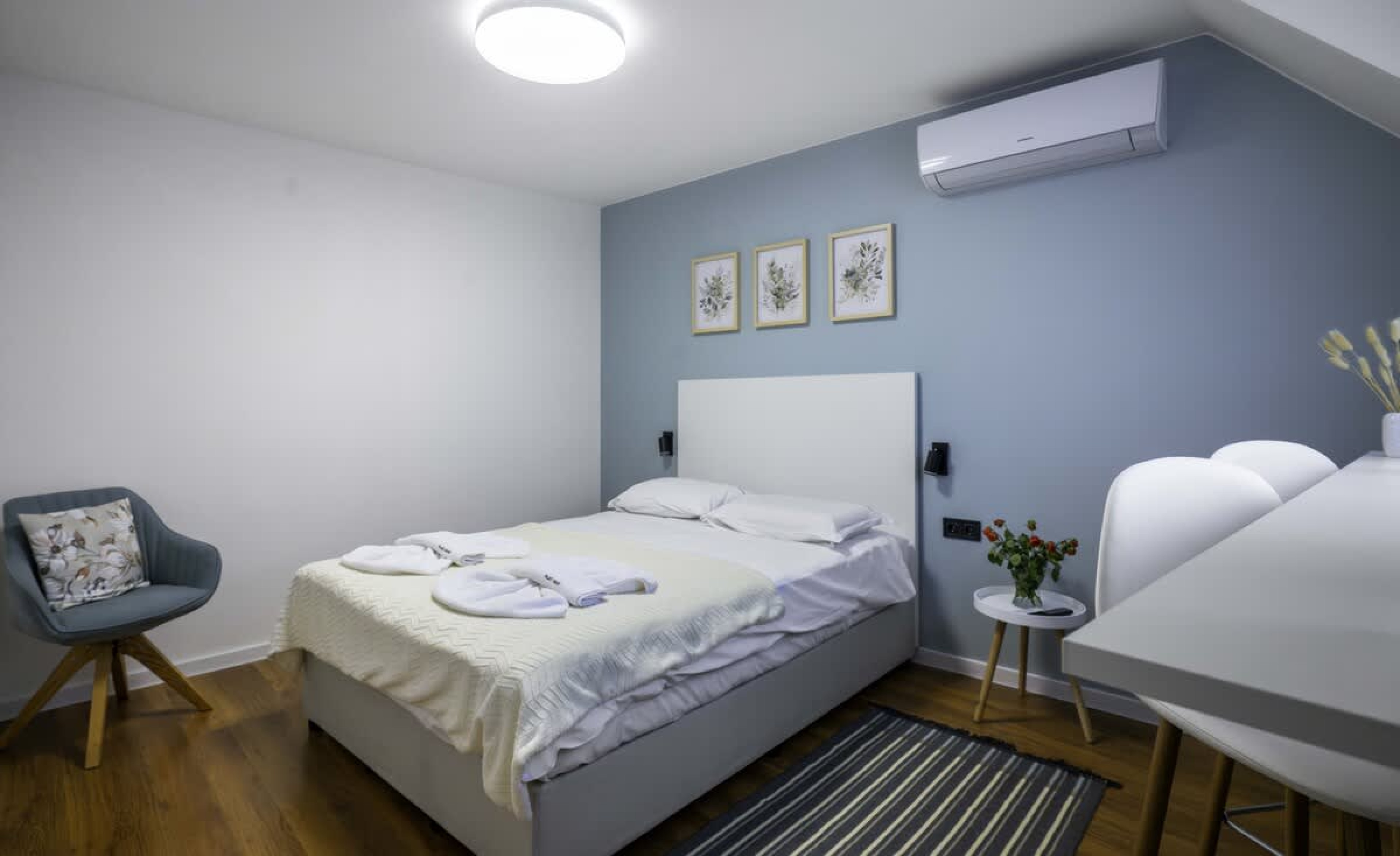 Scoutaround White Logo