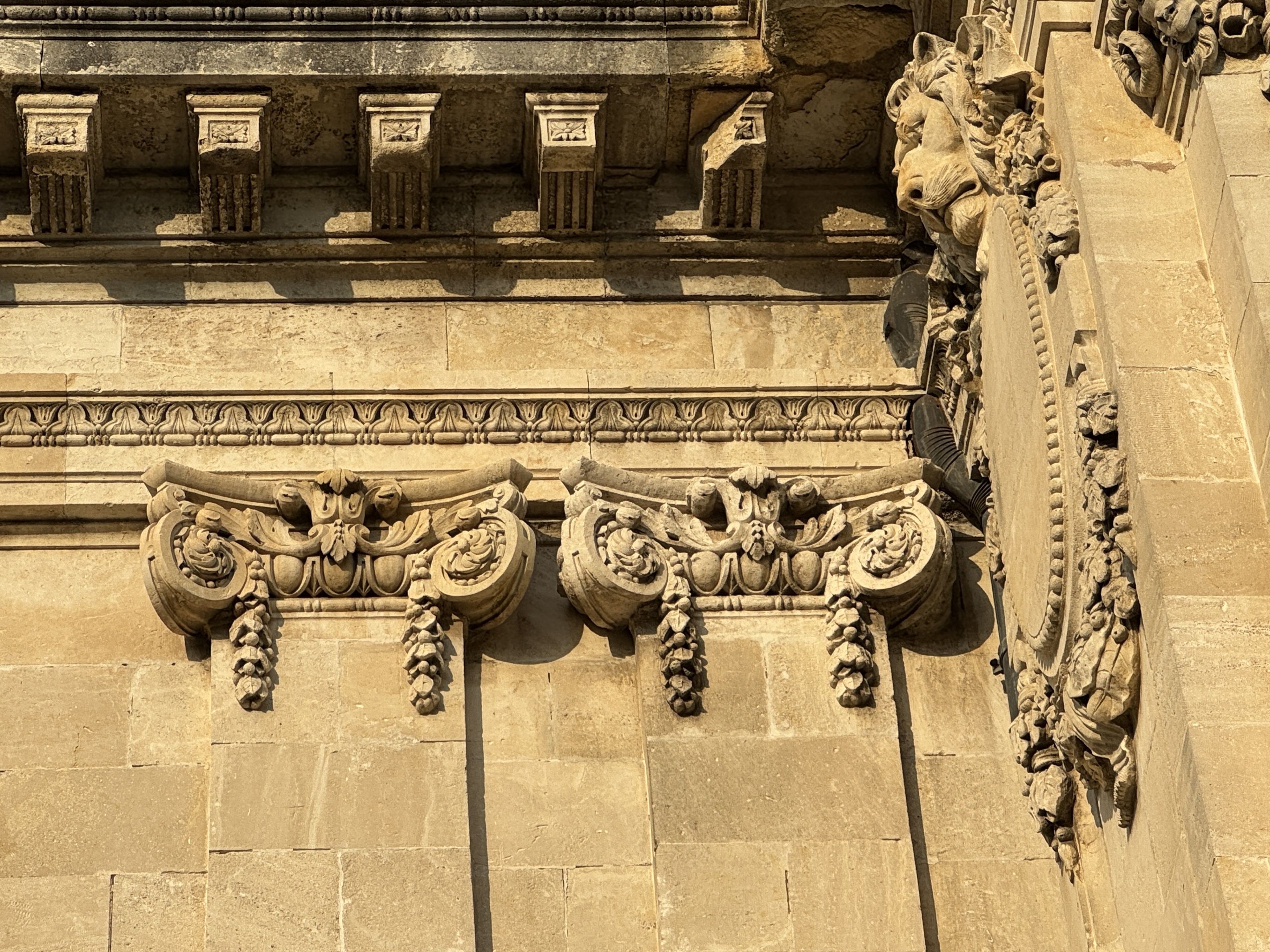 Scoutaround White Logo