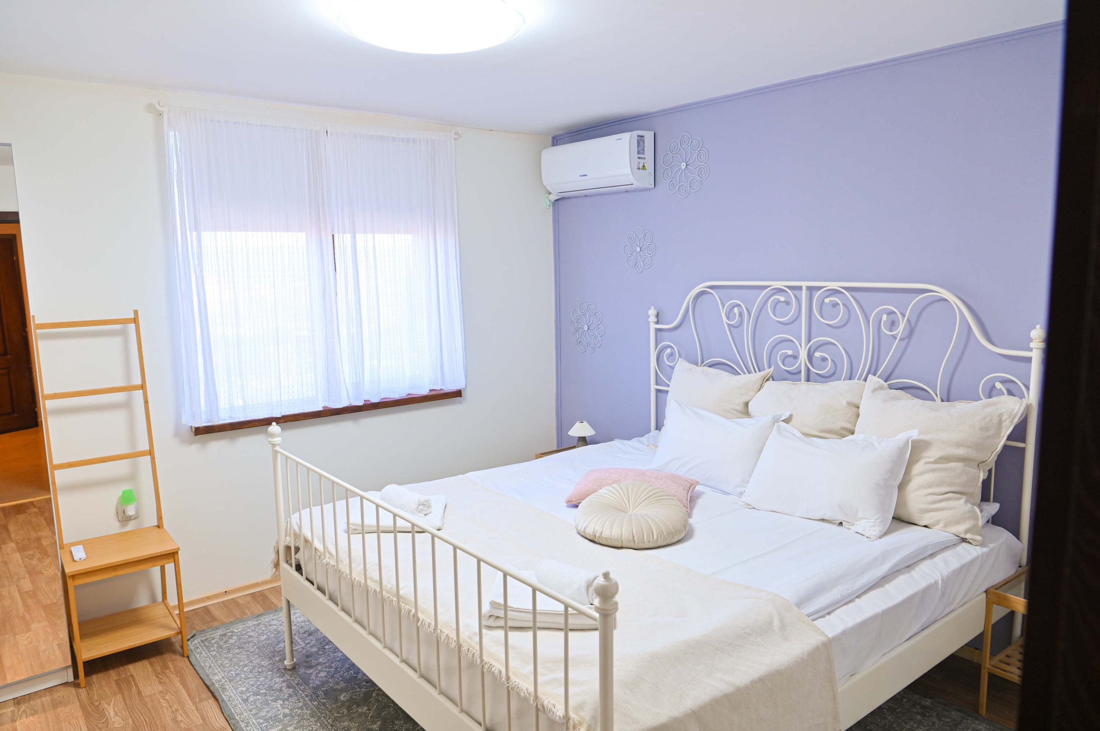 Scoutaround White Logo