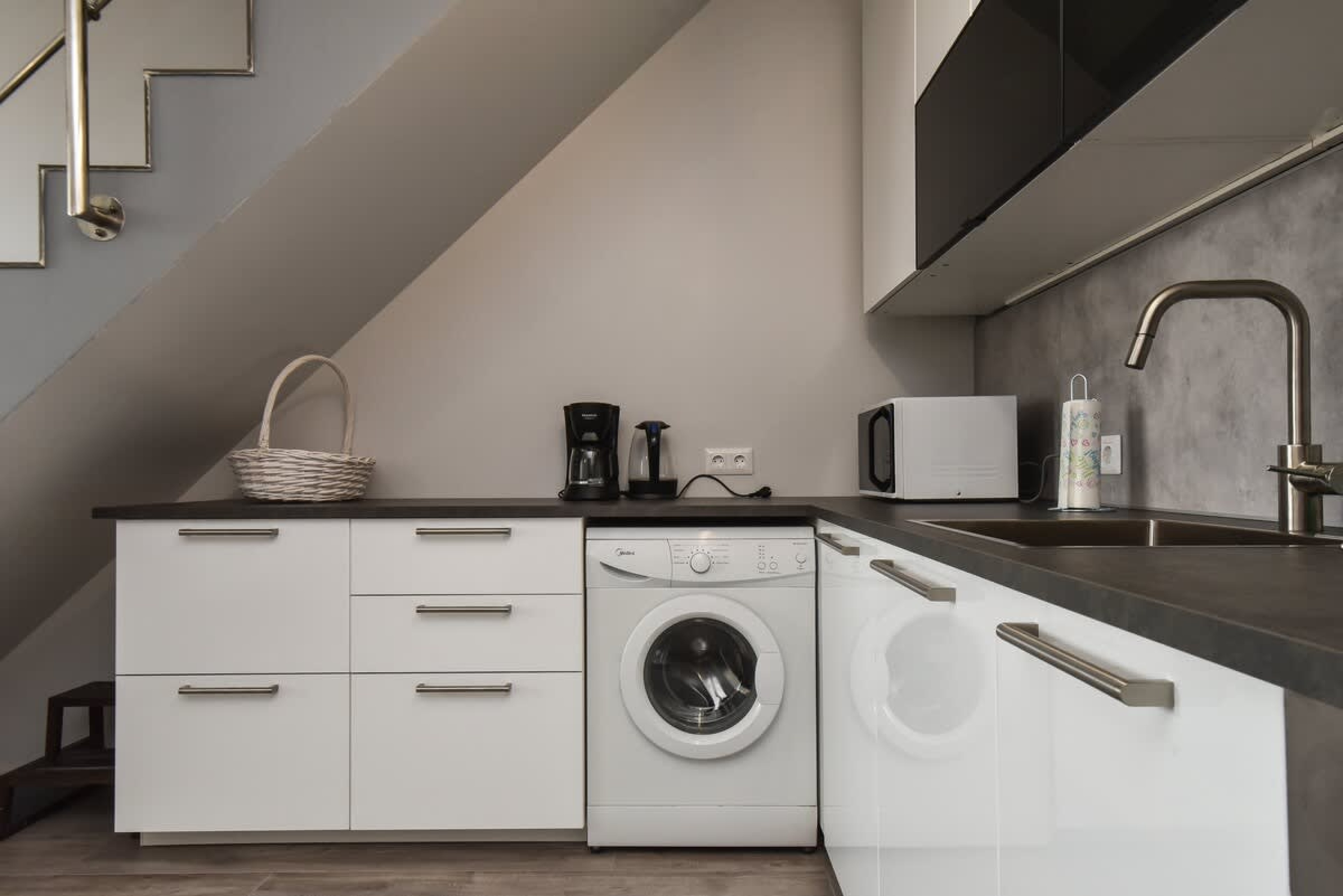 Scoutaround White Logo