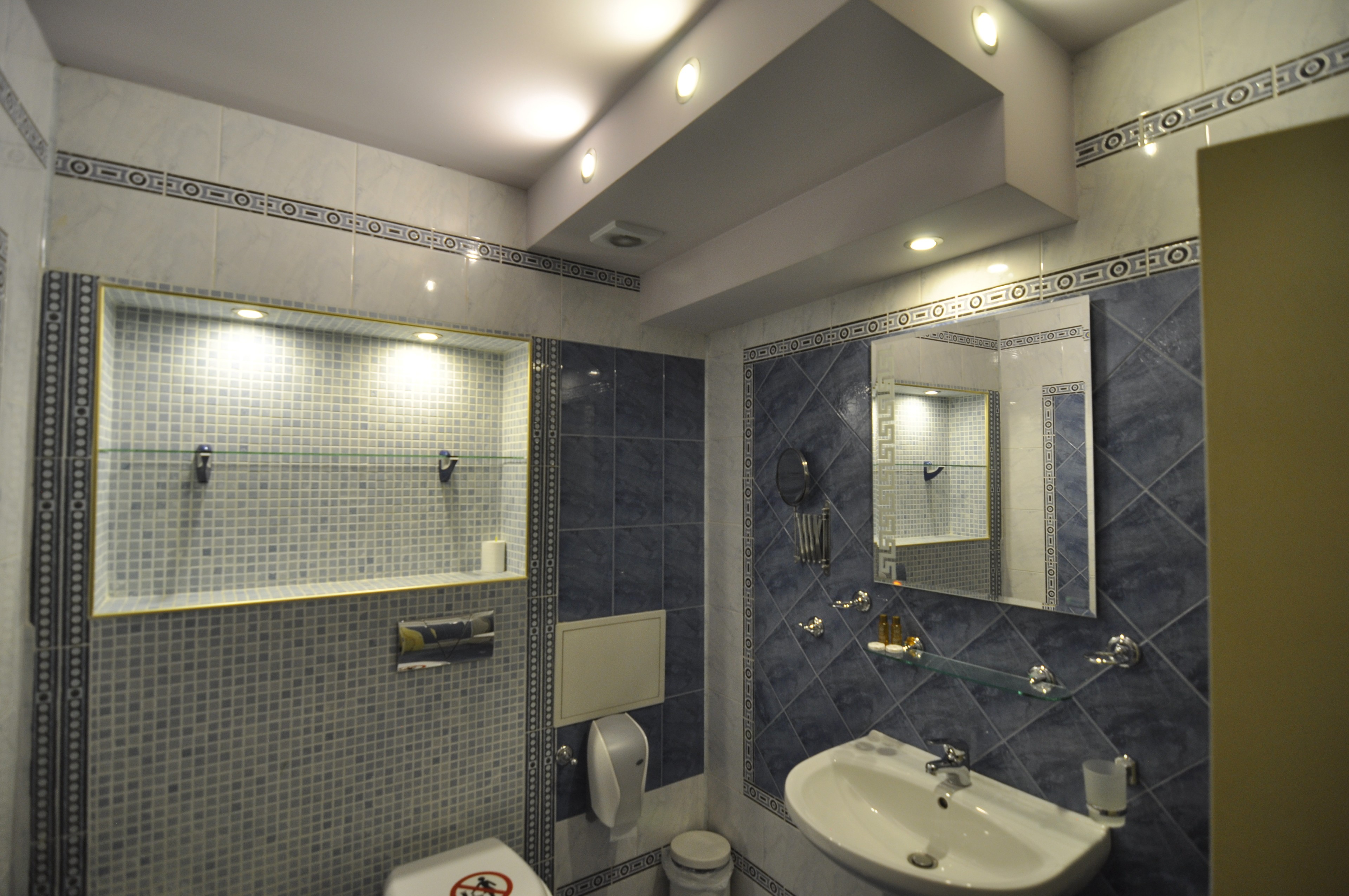 Scoutaround White Logo