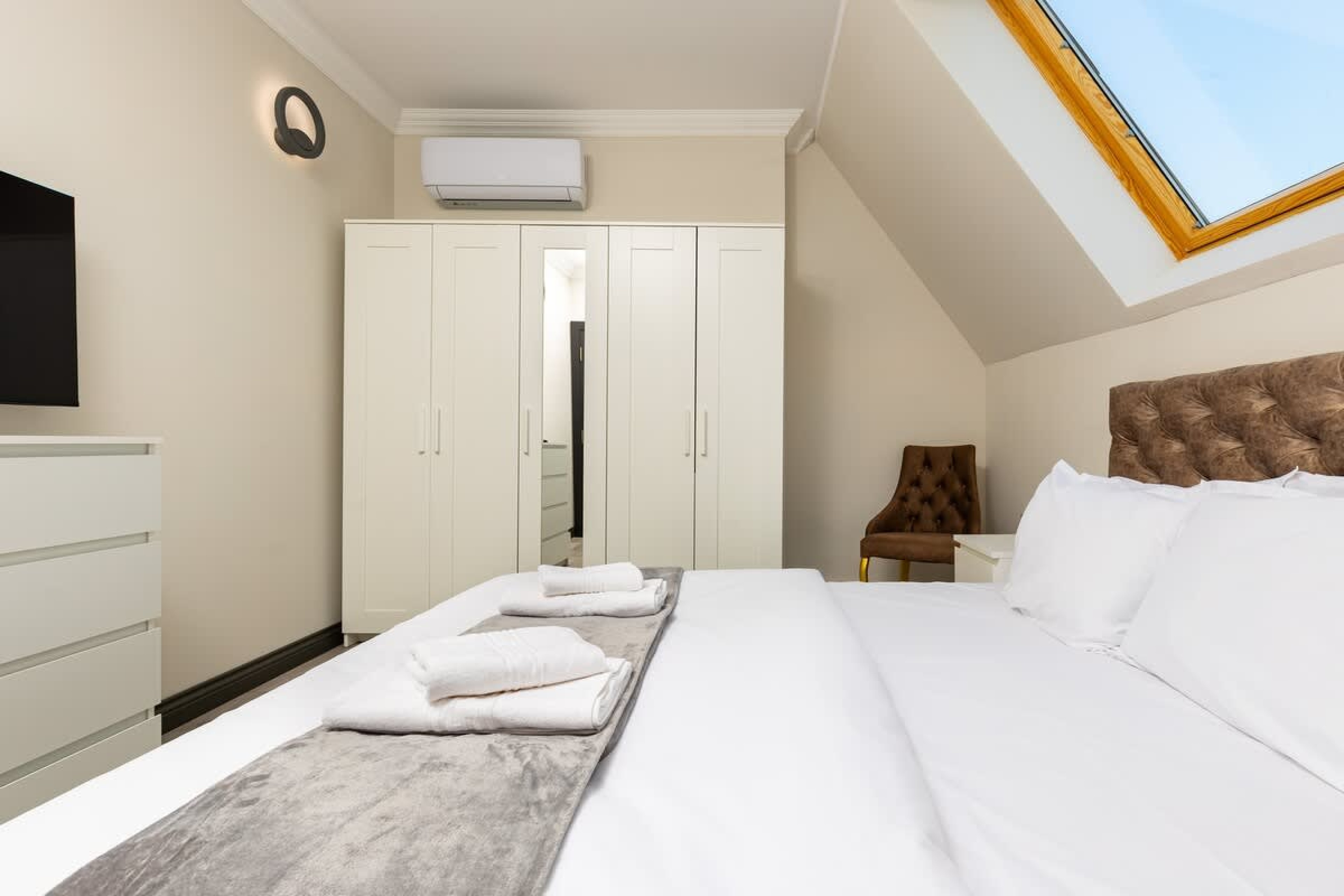 Scoutaround White Logo