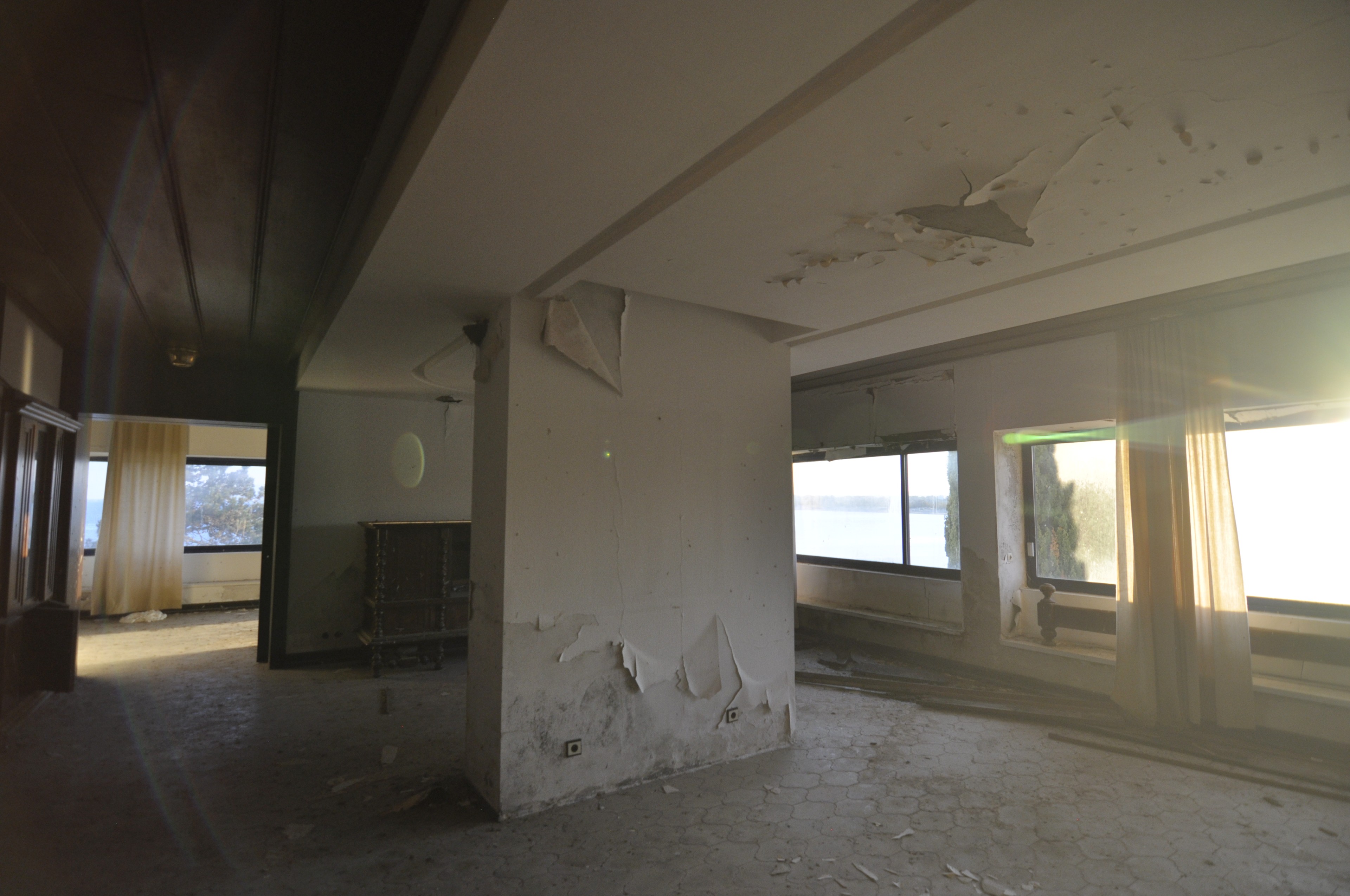 Scoutaround White Logo