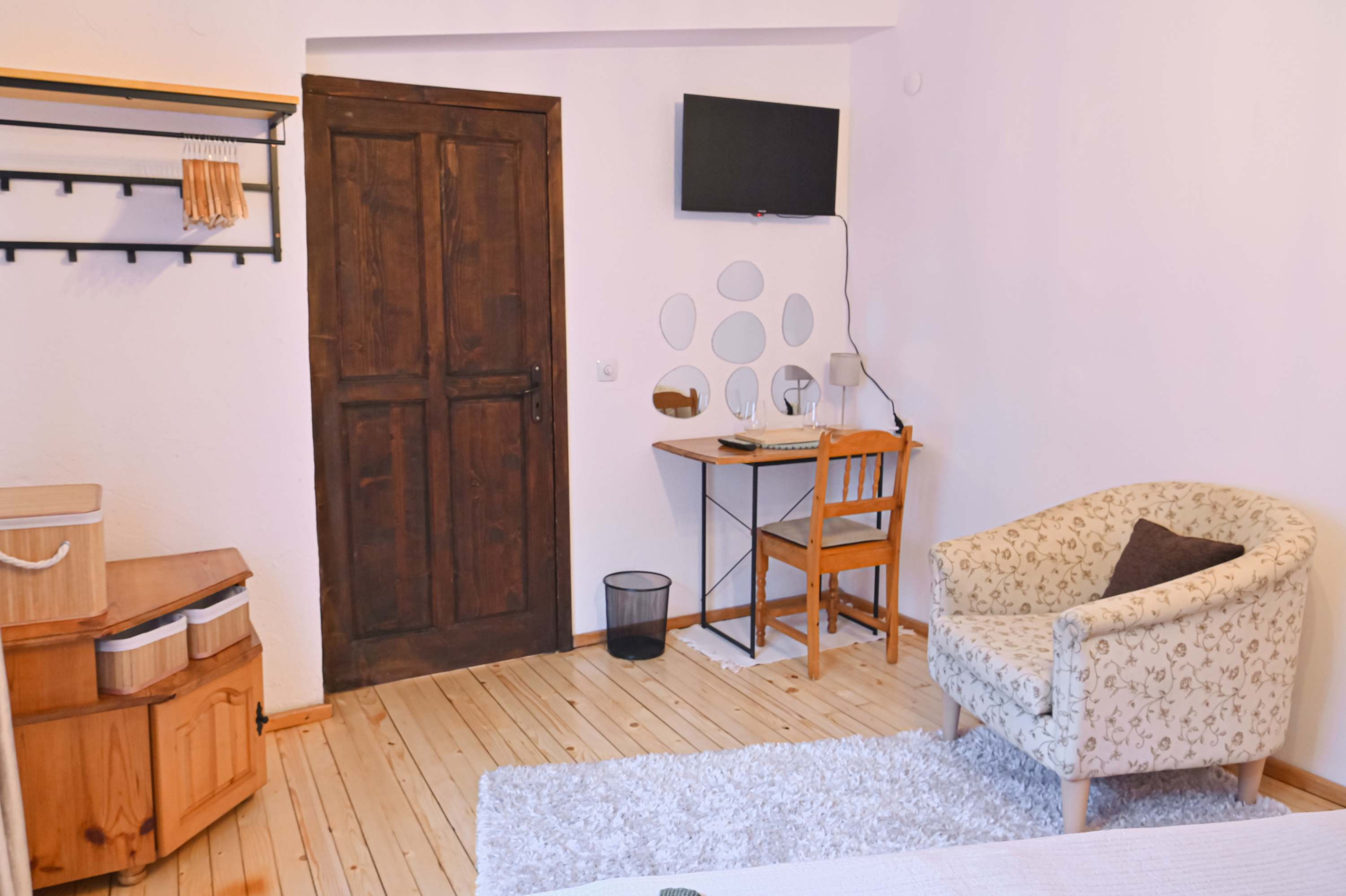 Scoutaround White Logo