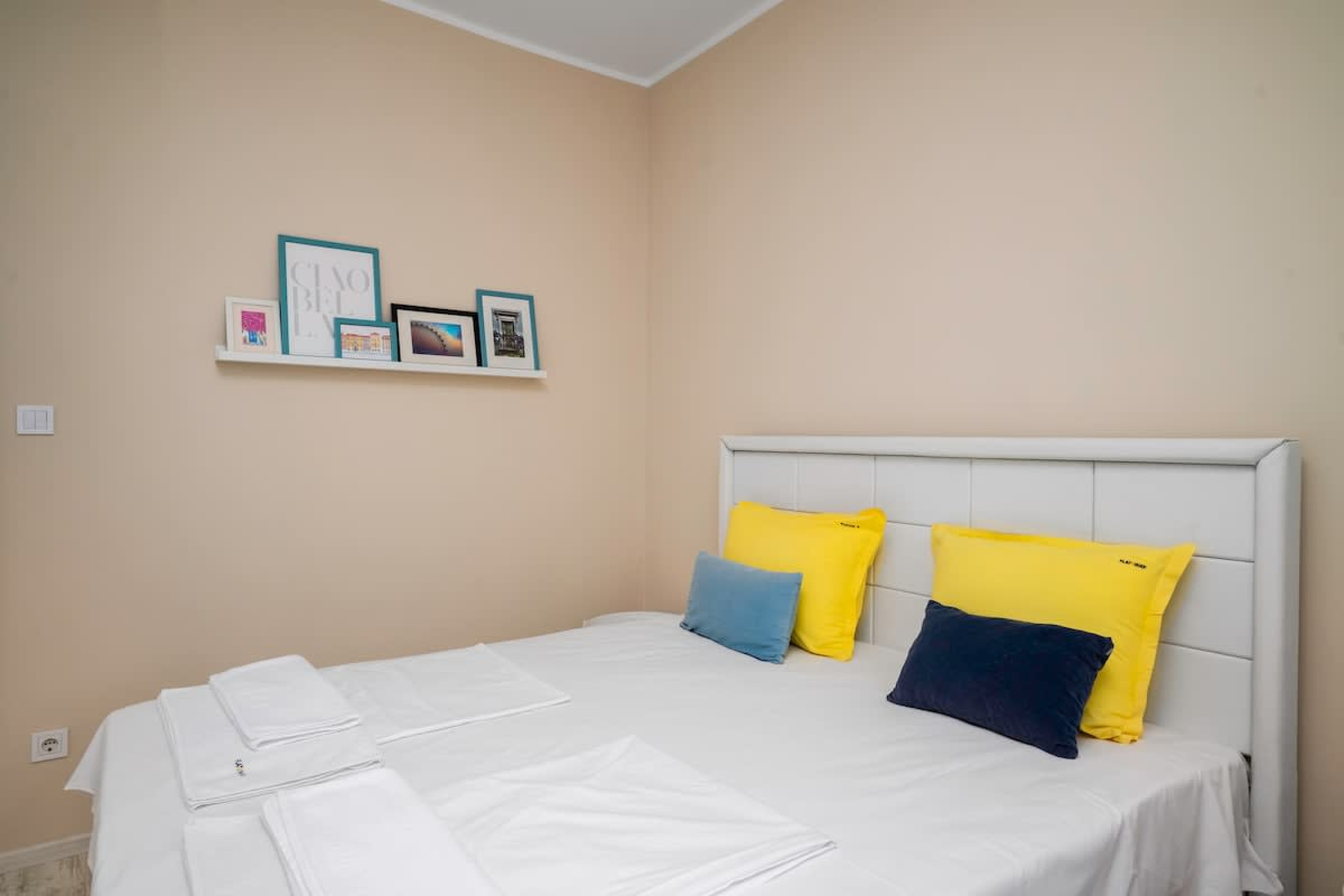 Scoutaround White Logo