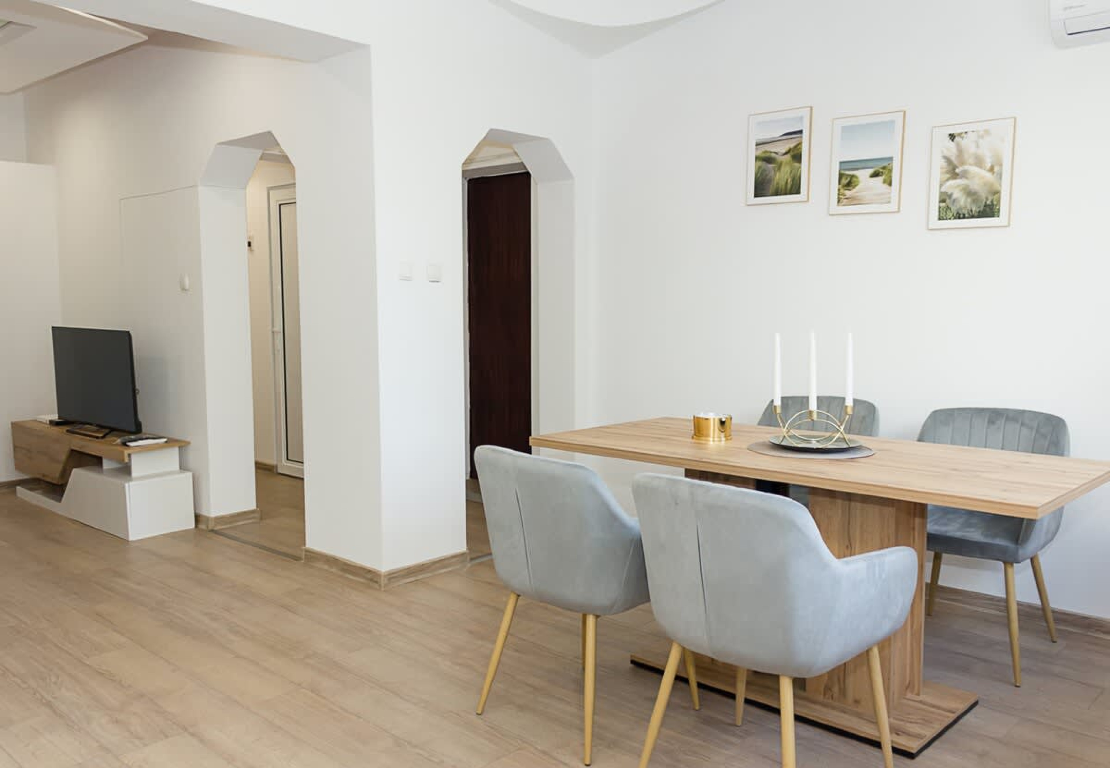 Scoutaround White Logo