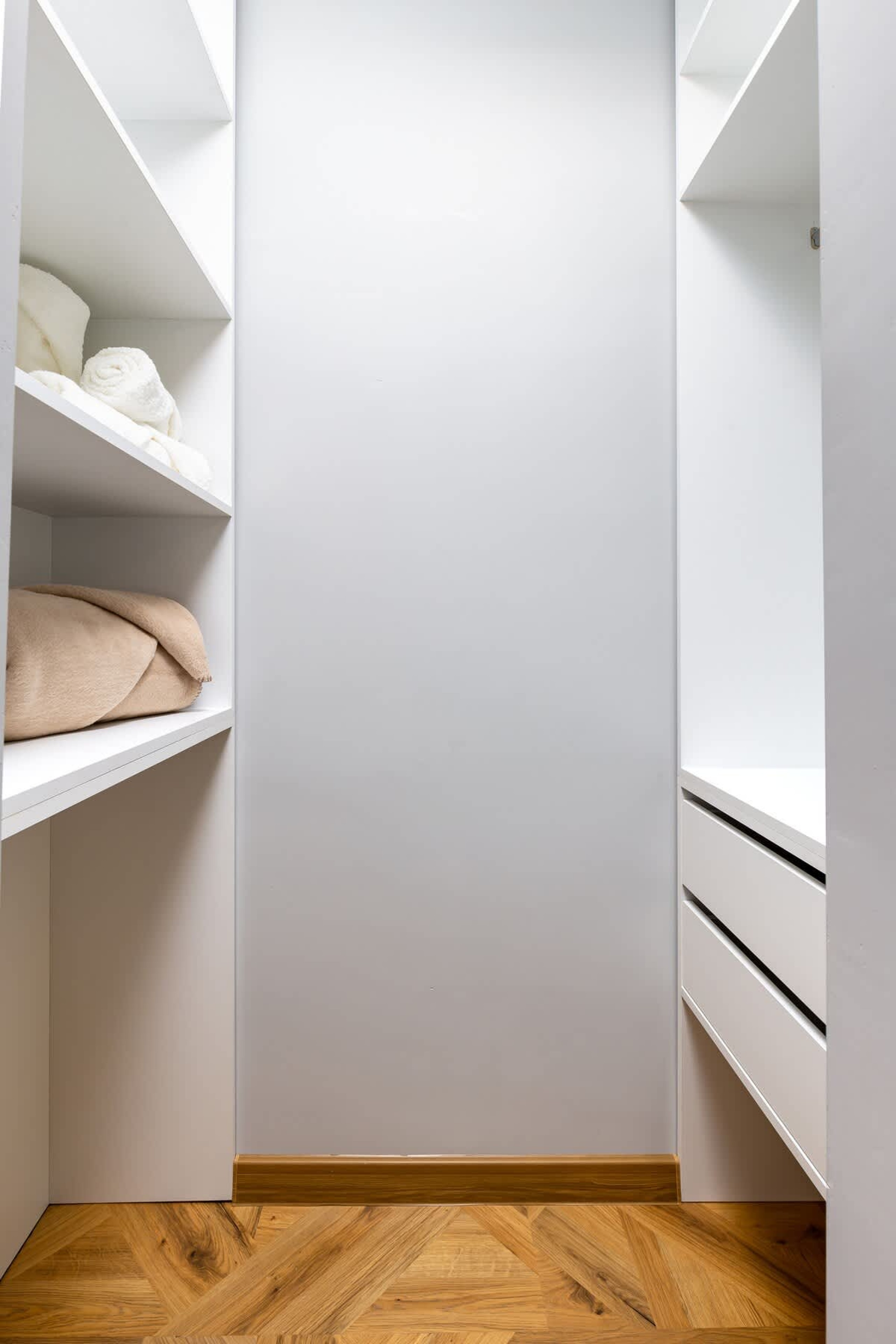 Scoutaround White Logo