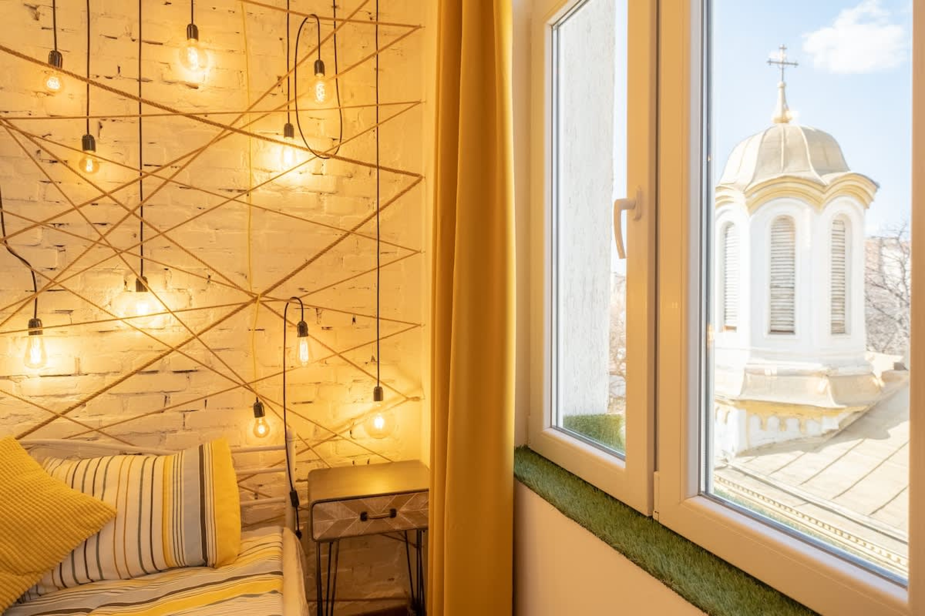 Scoutaround White Logo