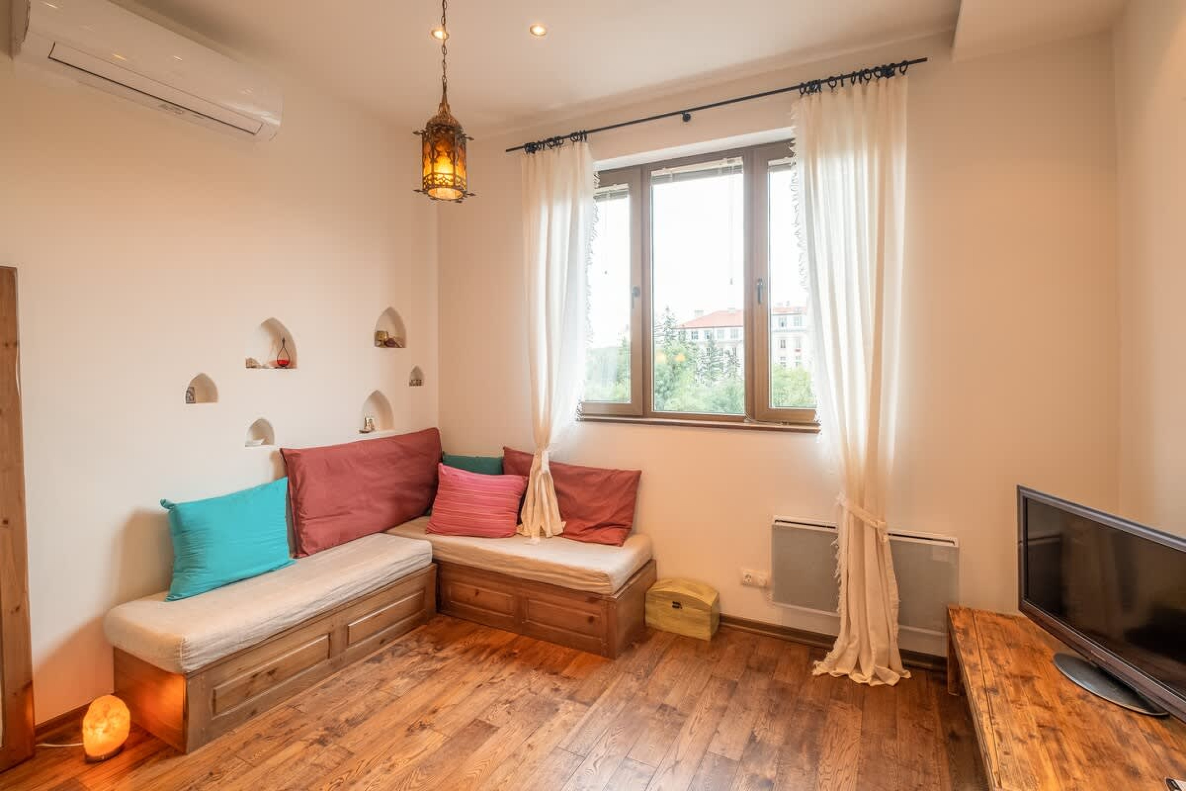 Scoutaround White Logo