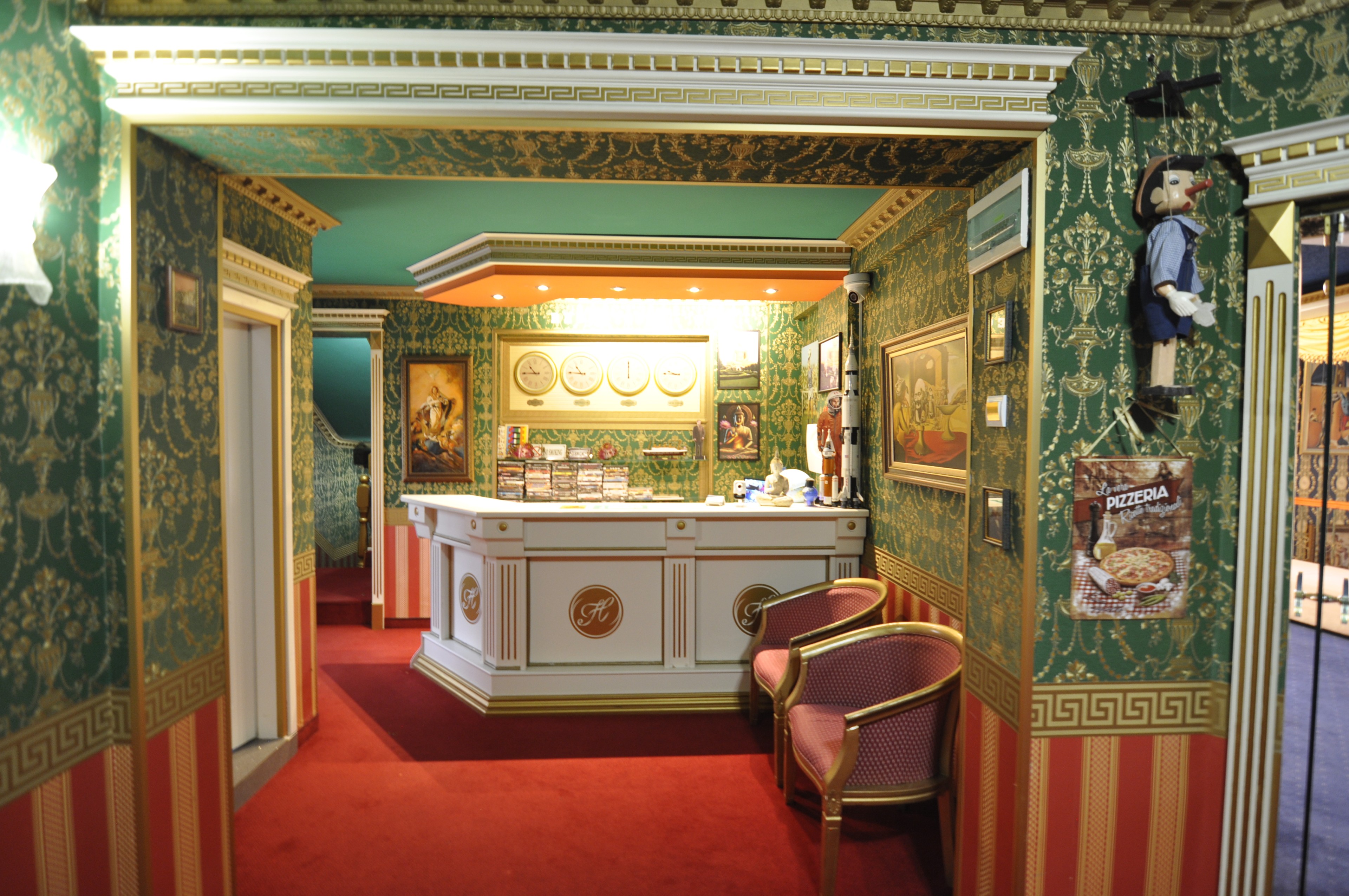 Scoutaround White Logo