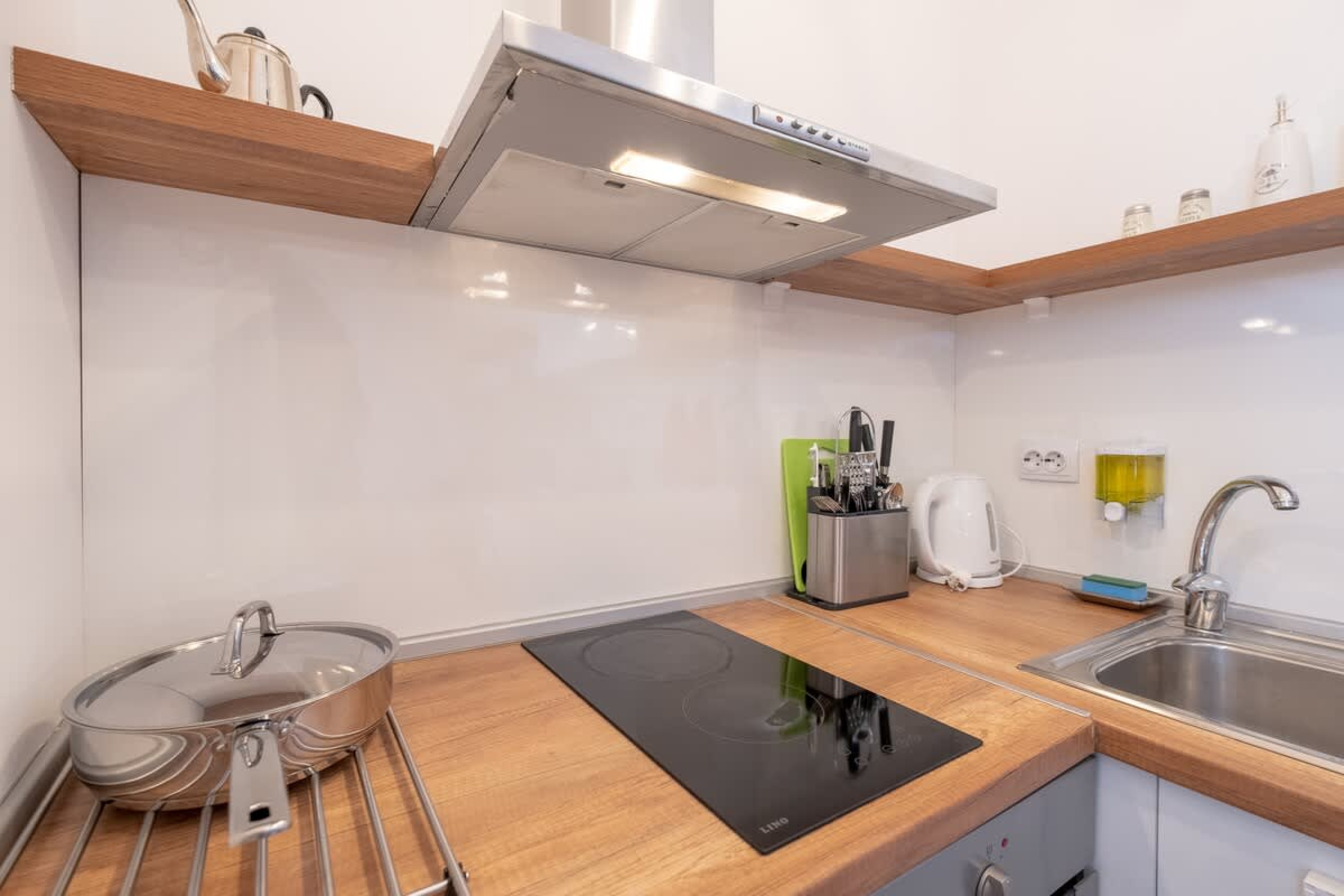 Scoutaround White Logo