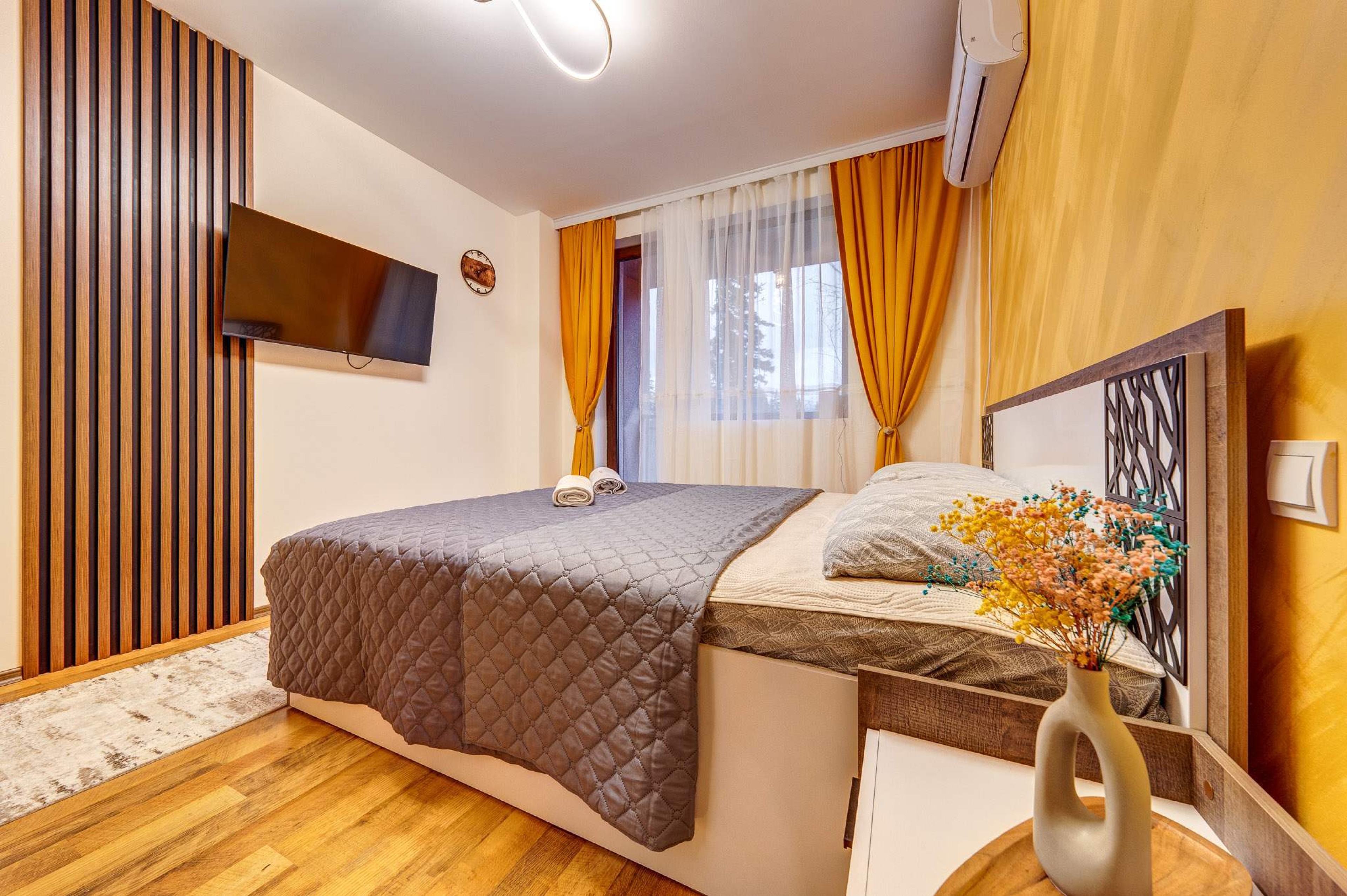 Scoutaround White Logo