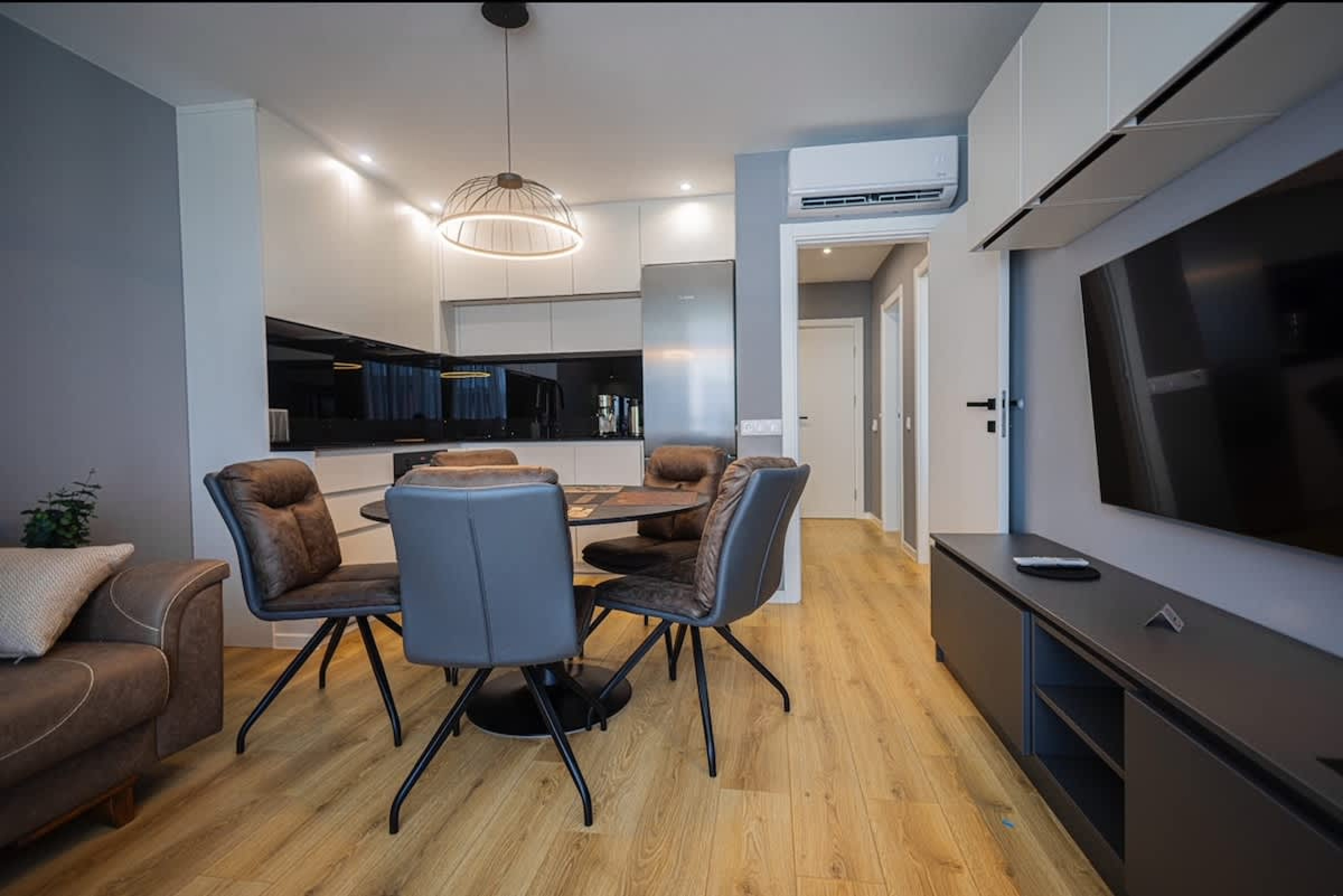 Scoutaround White Logo