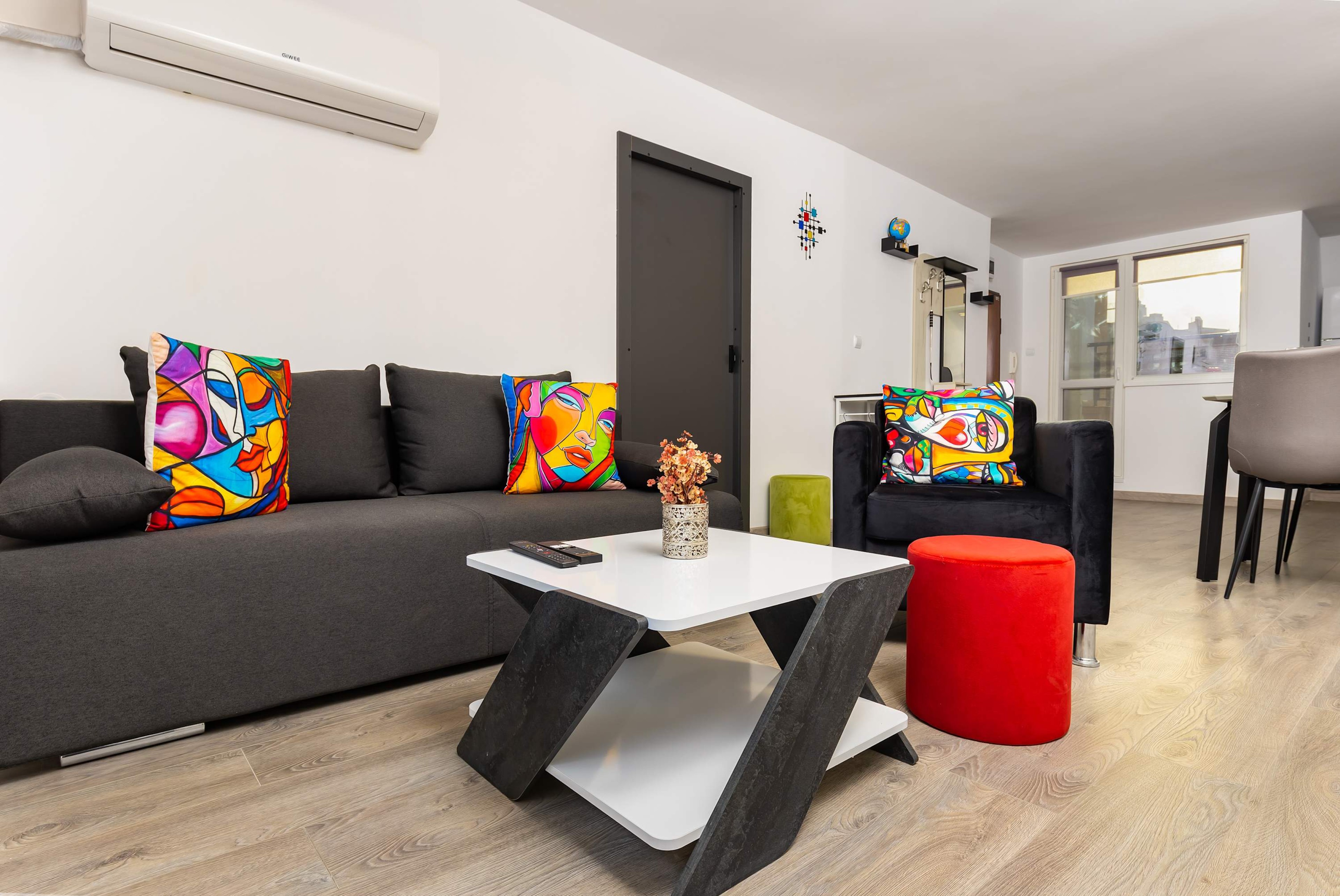 Scoutaround White Logo