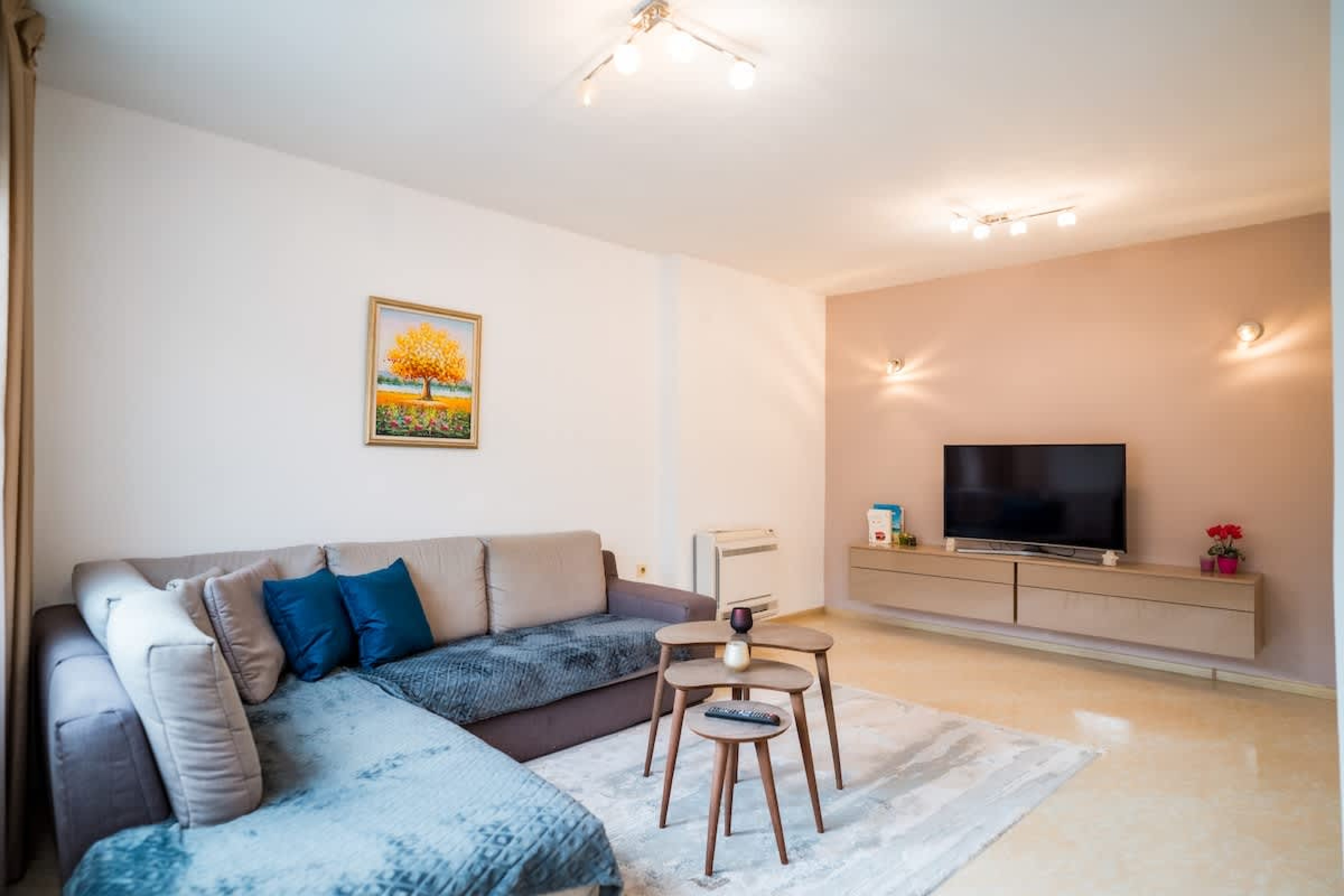 Black Sea Luxury 2bdrm Apartment - Cover Photo