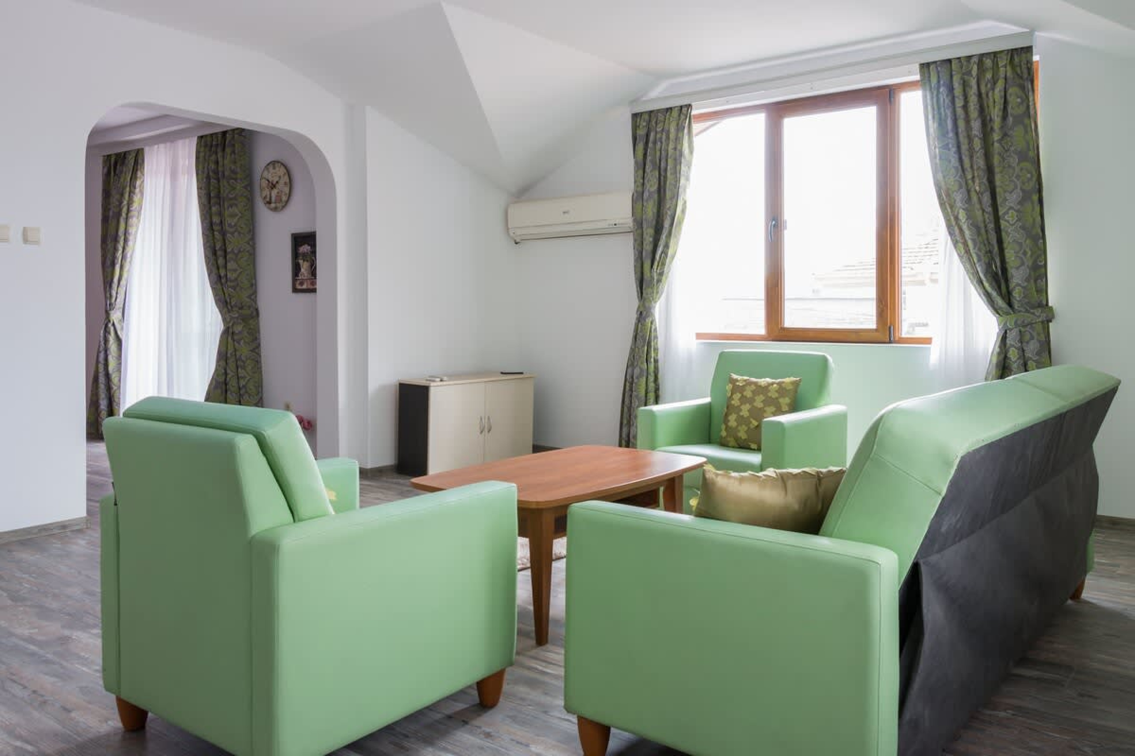 Scoutaround White Logo