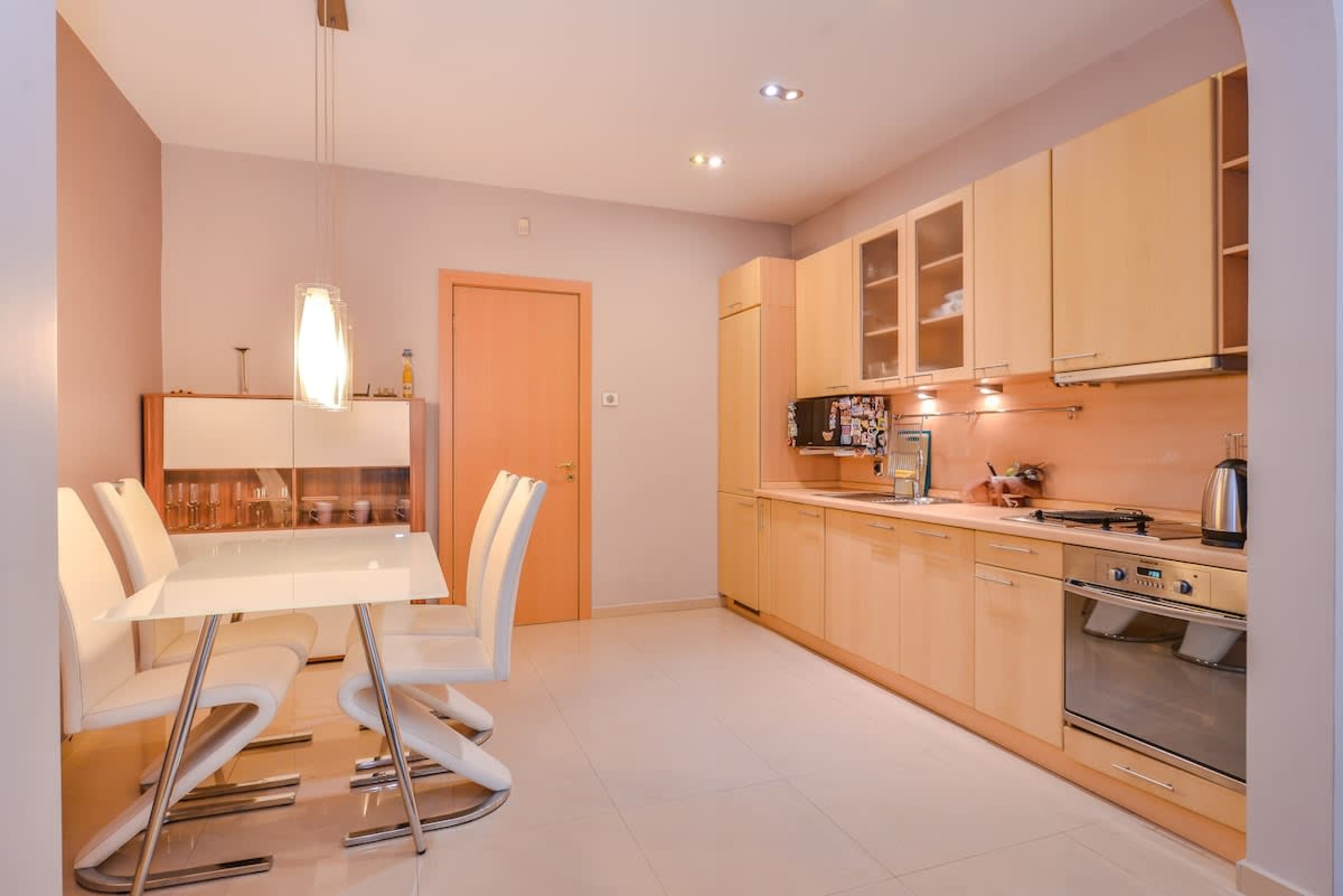 Extravaganzzo - Super Central One Bedroom Modern - Photo 13