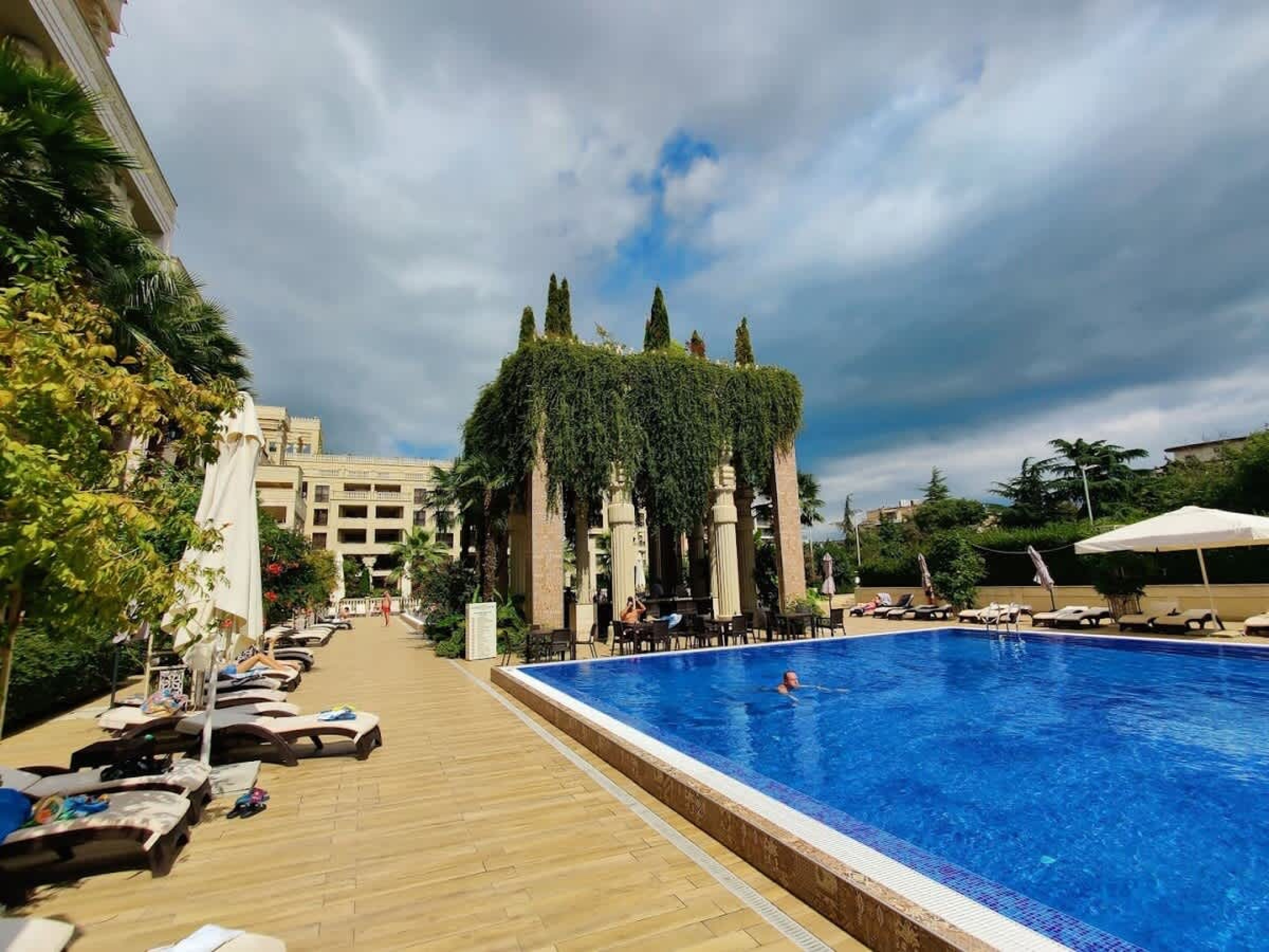 Scoutaround White Logo