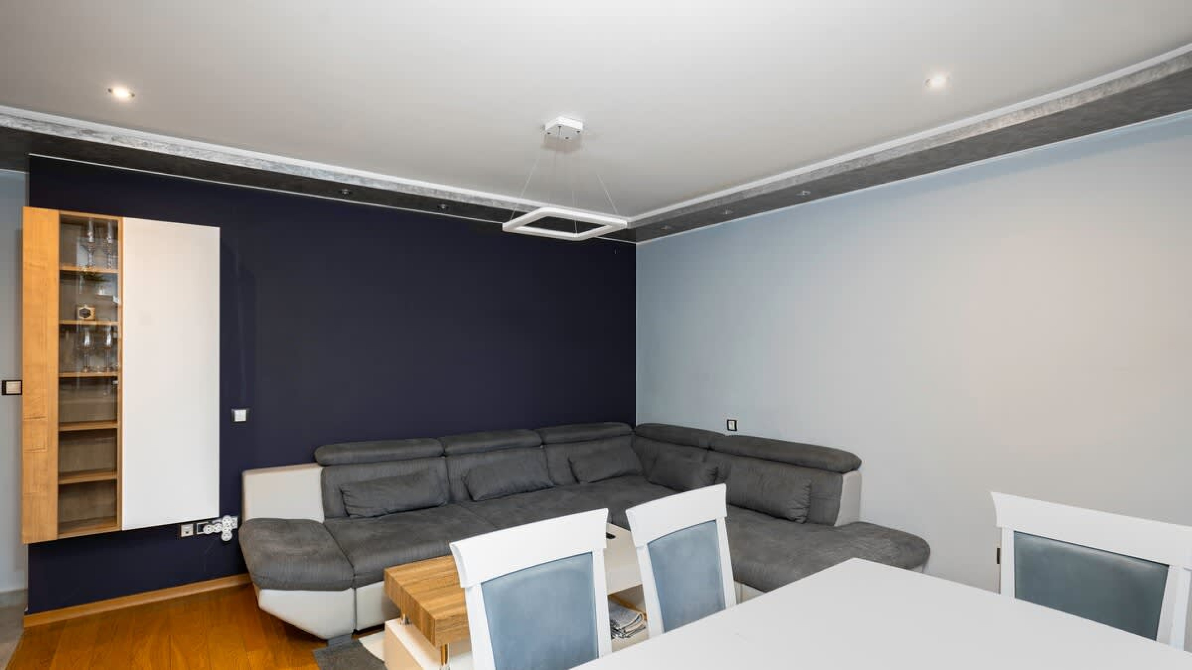 Scoutaround White Logo