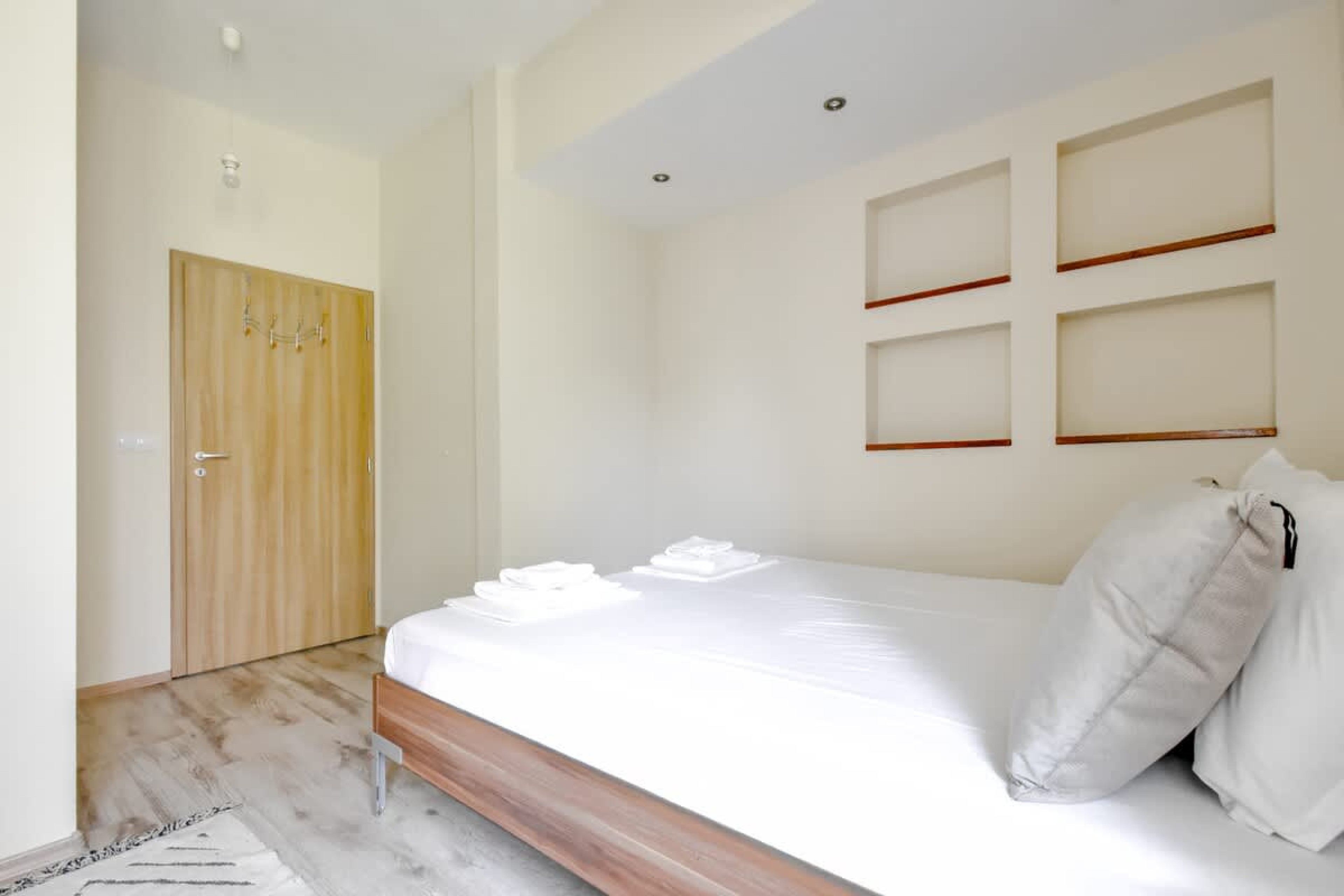 Scoutaround White Logo