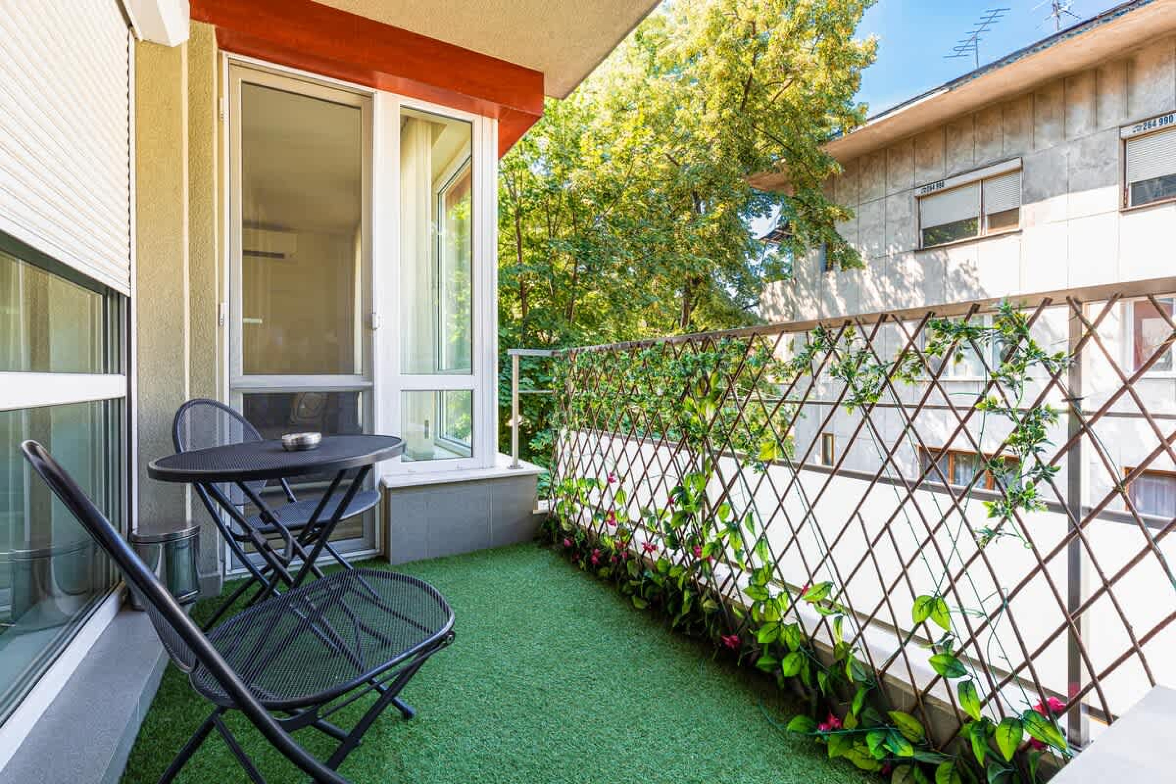 Stylish 2BD Apartment with a Nice Cozy Terrace - Photo 13