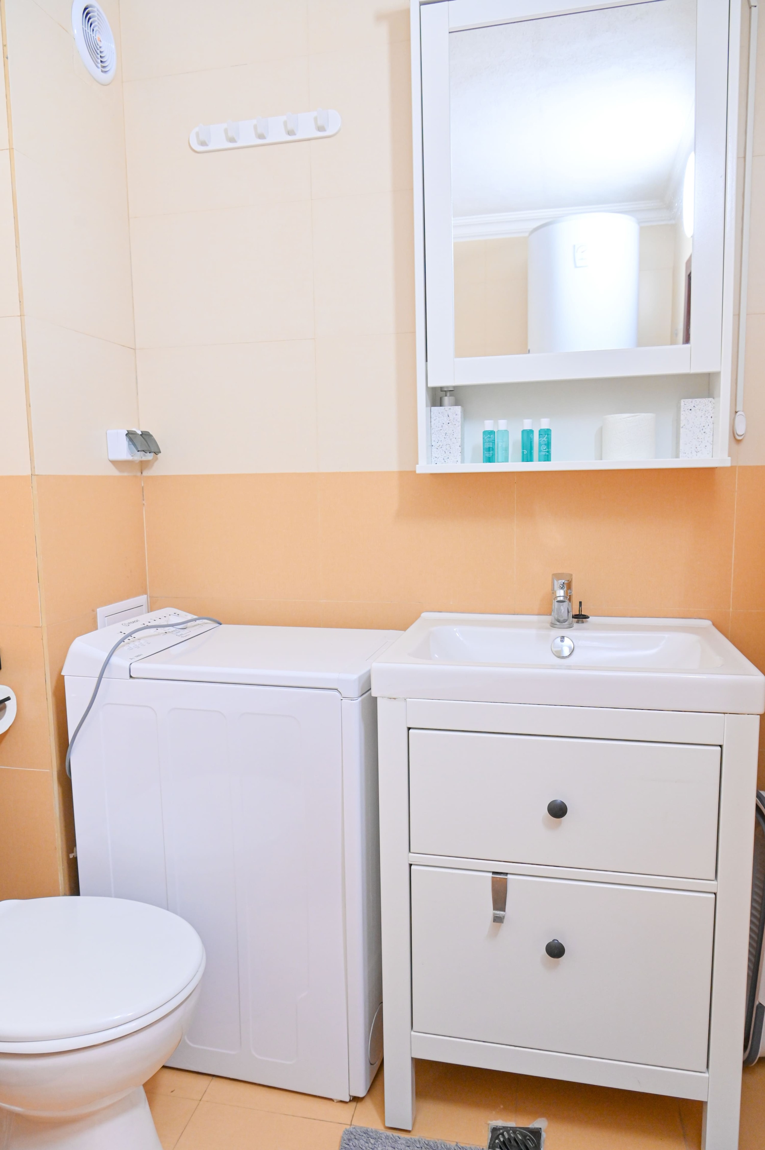 Scoutaround White Logo