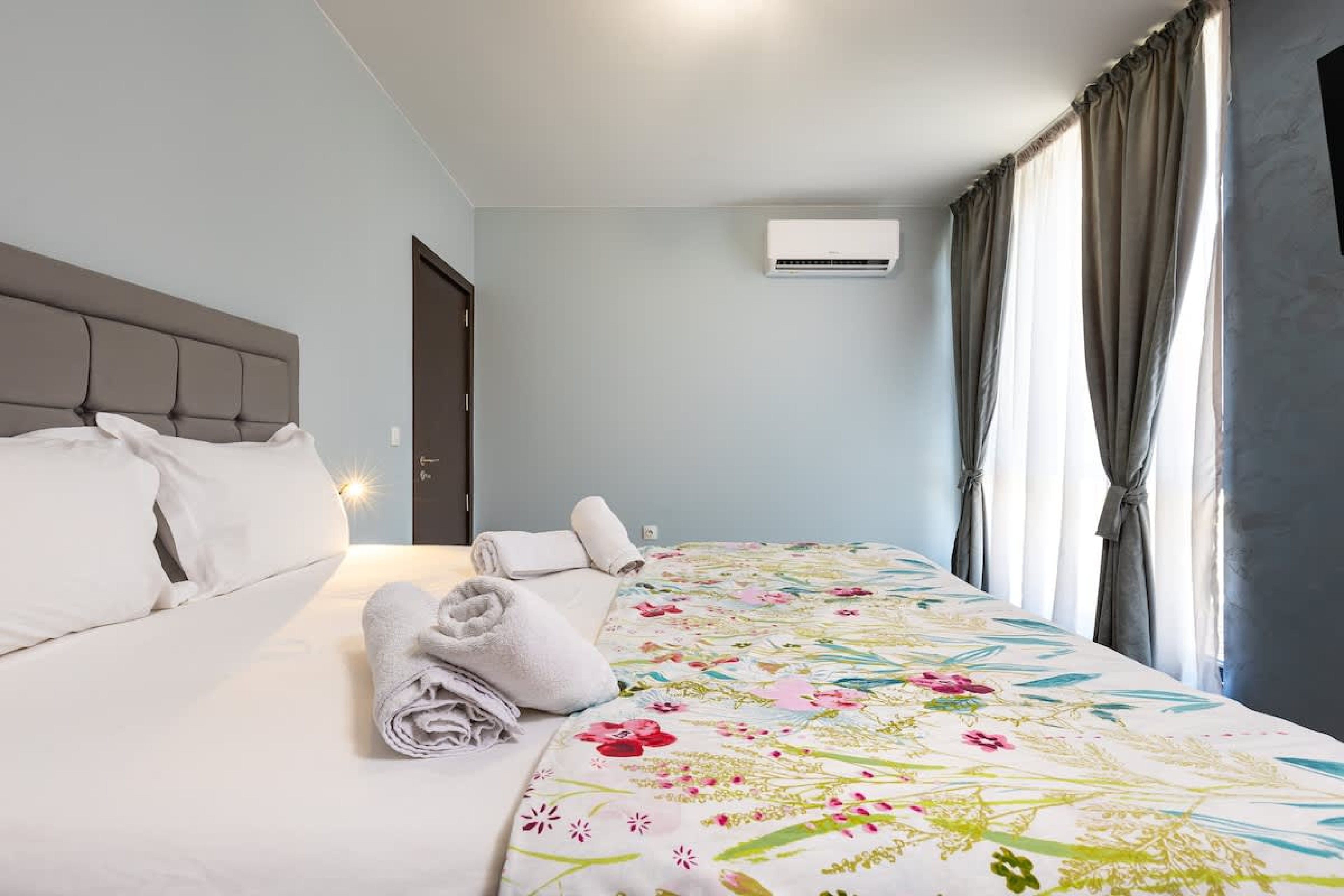 Scoutaround White Logo