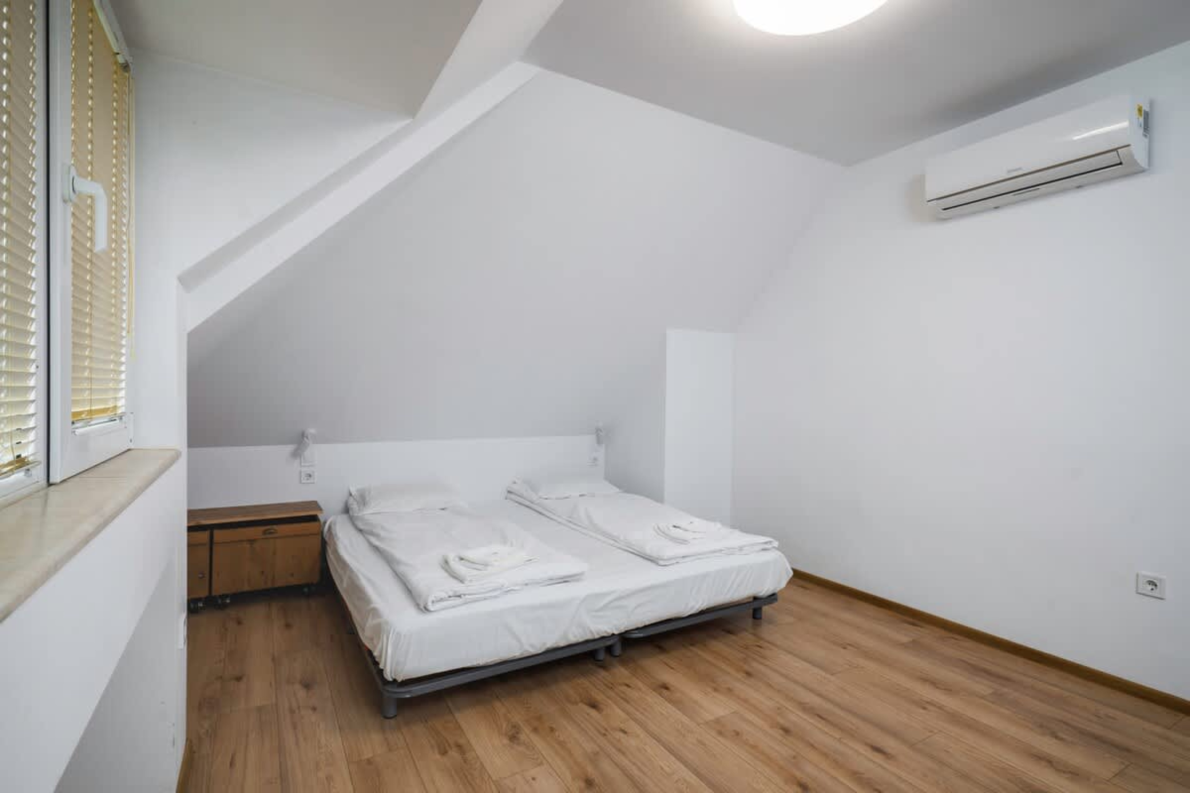 Scoutaround White Logo