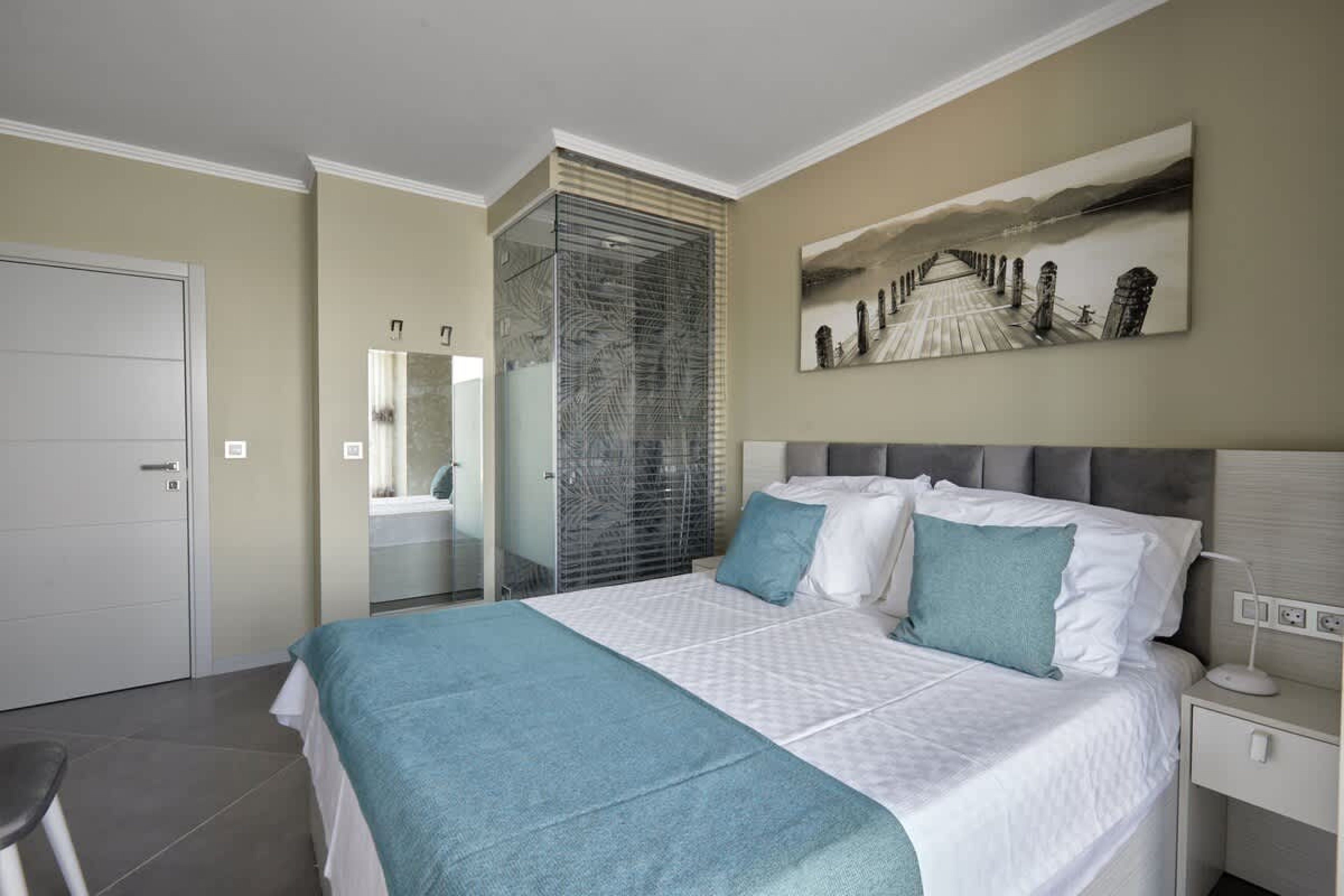 Scoutaround White Logo