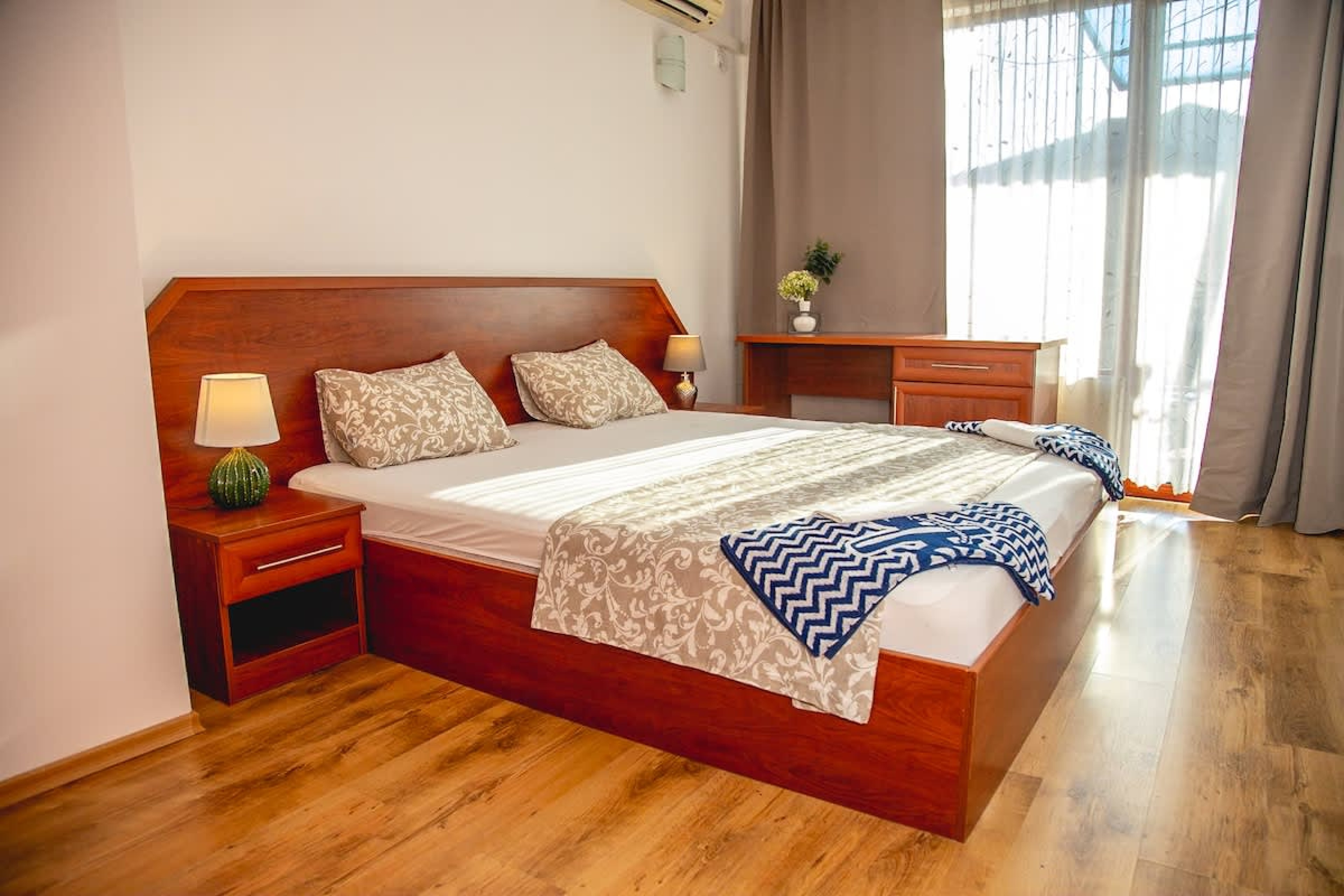 Scoutaround White Logo