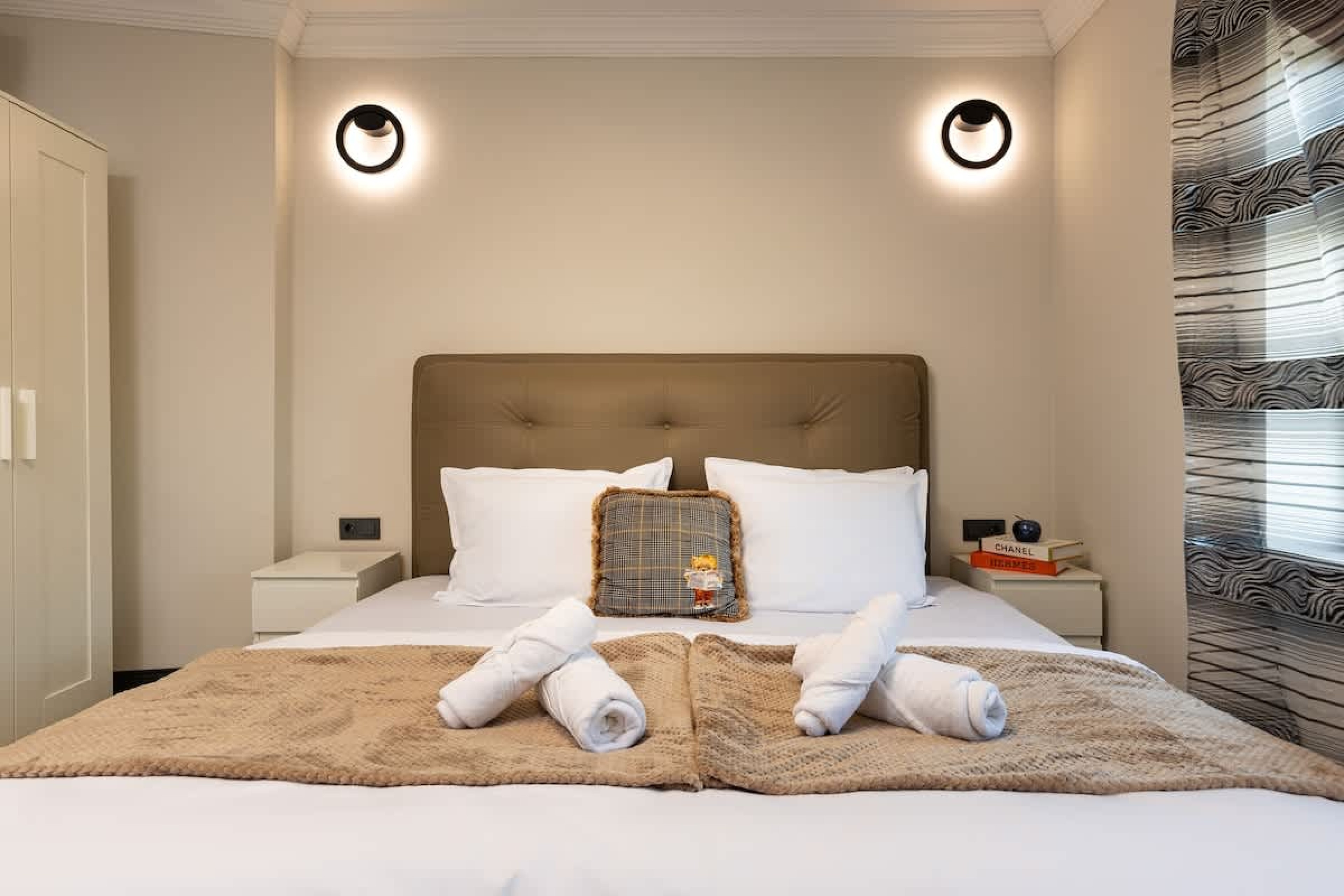 Scoutaround White Logo