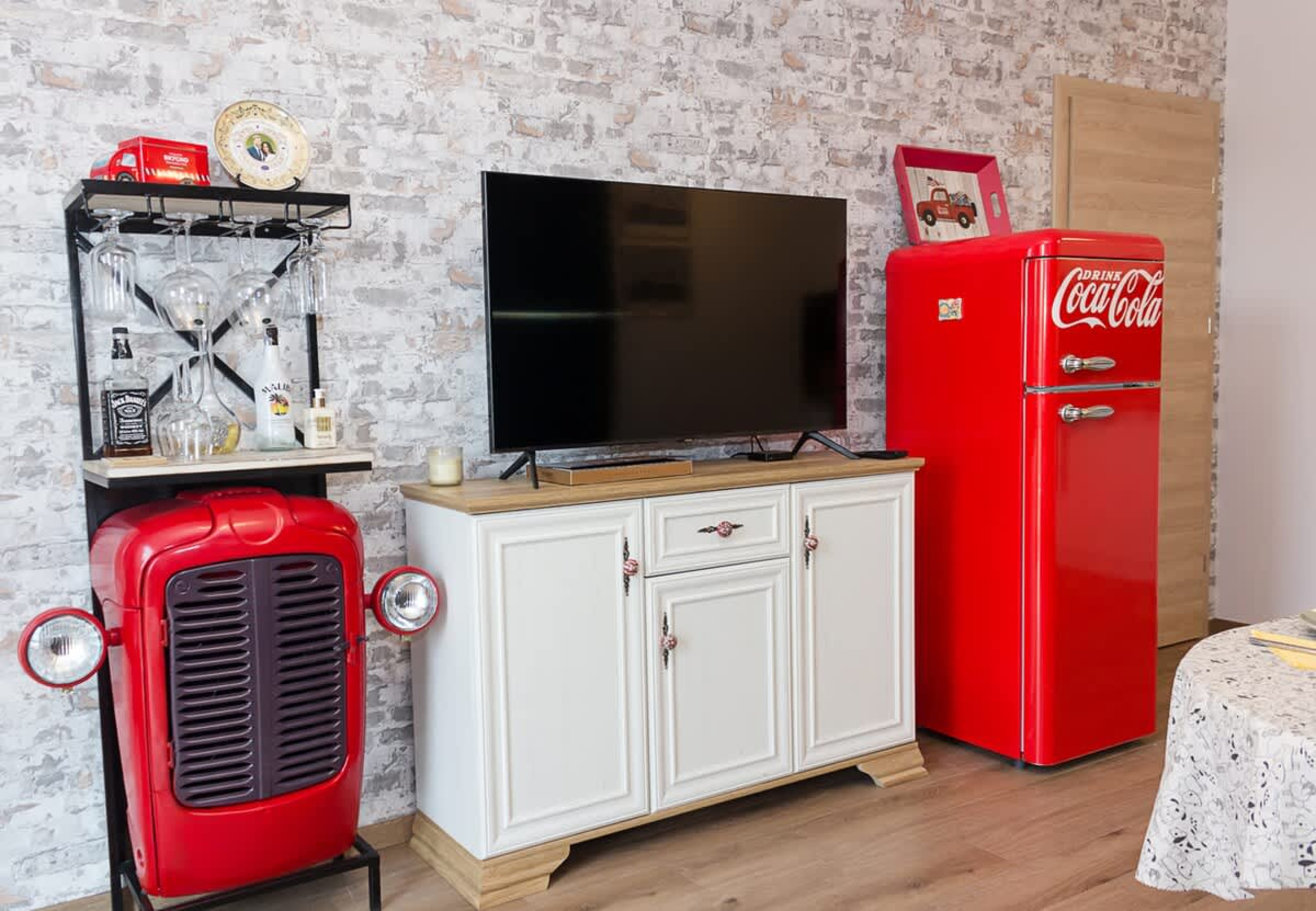 Scoutaround White Logo