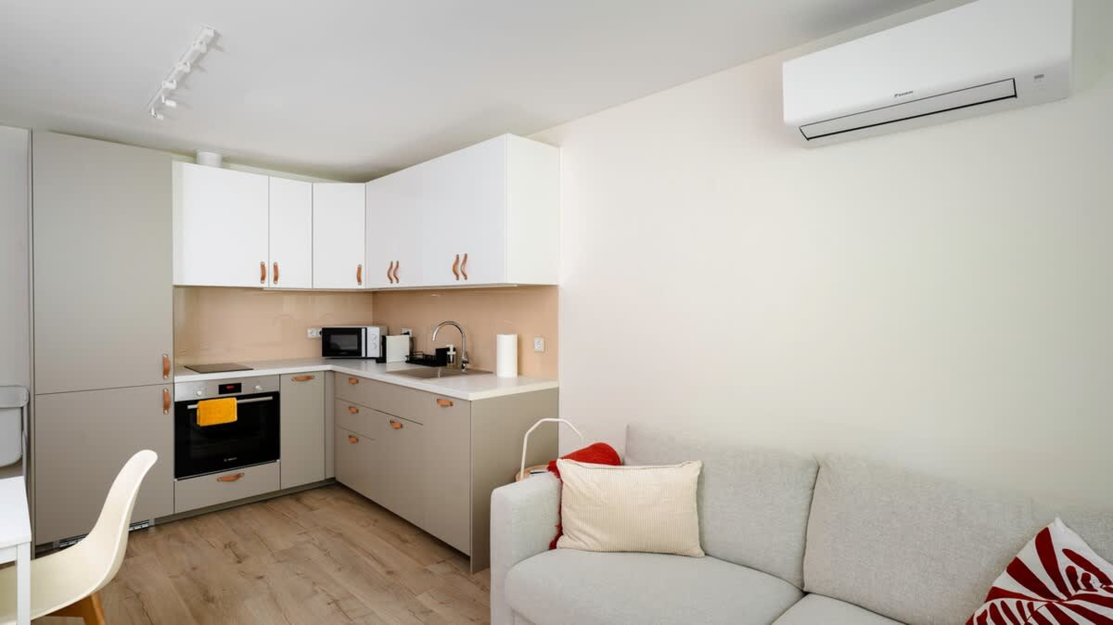 Scoutaround White Logo