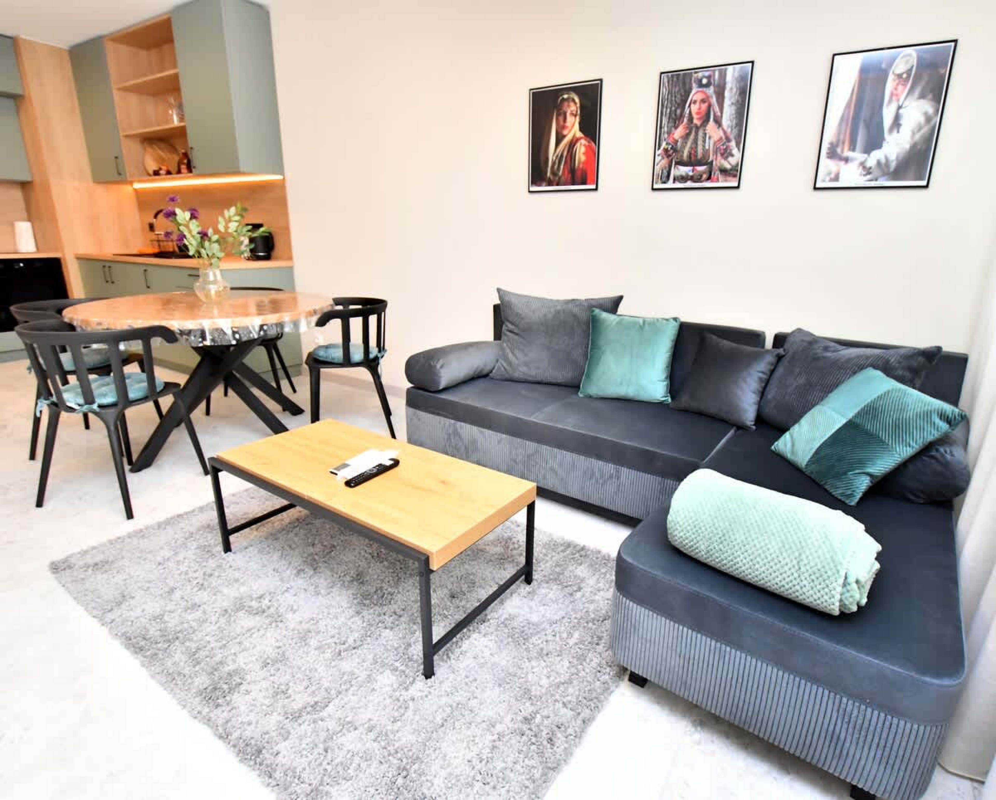 Scoutaround White Logo