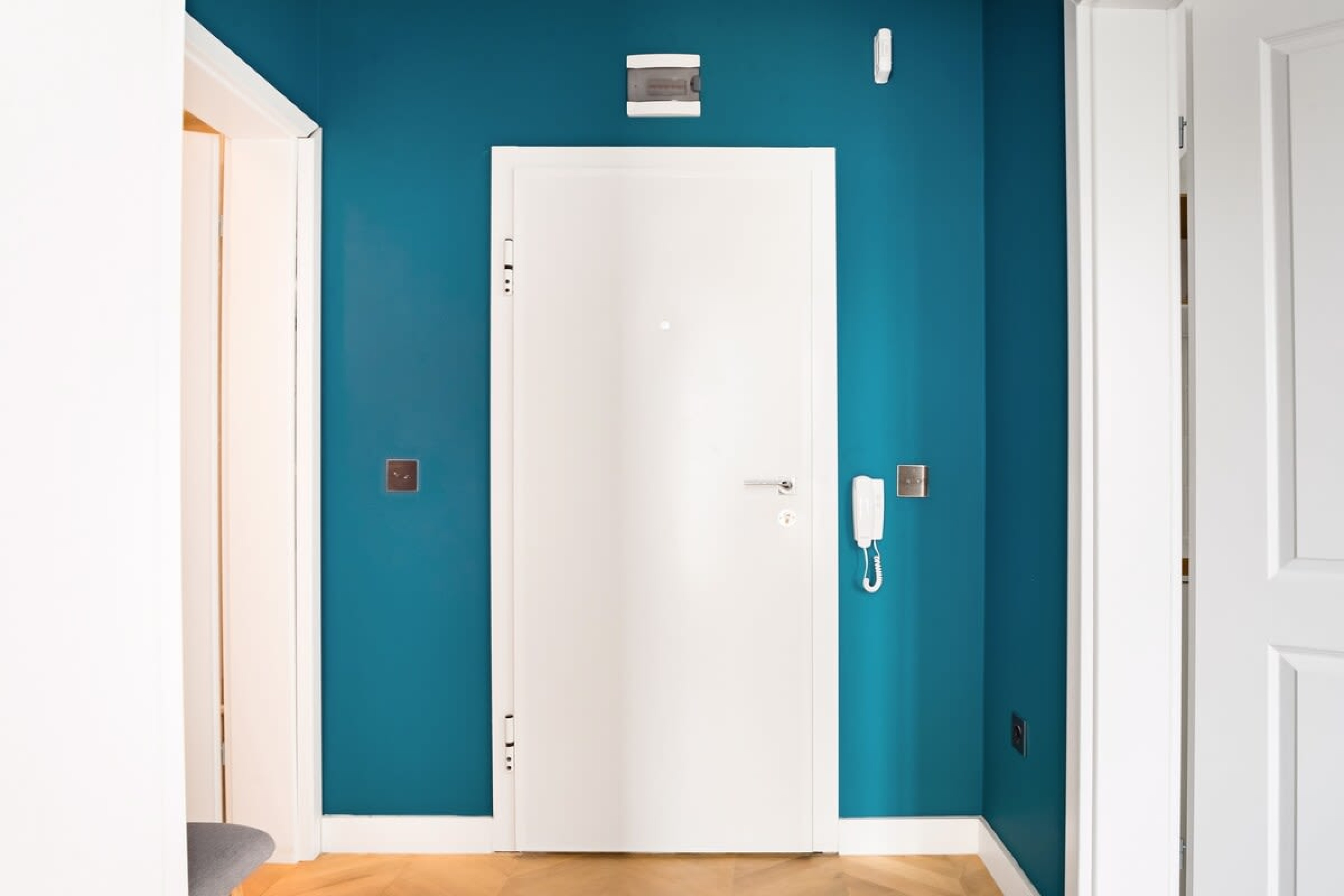 Scoutaround White Logo